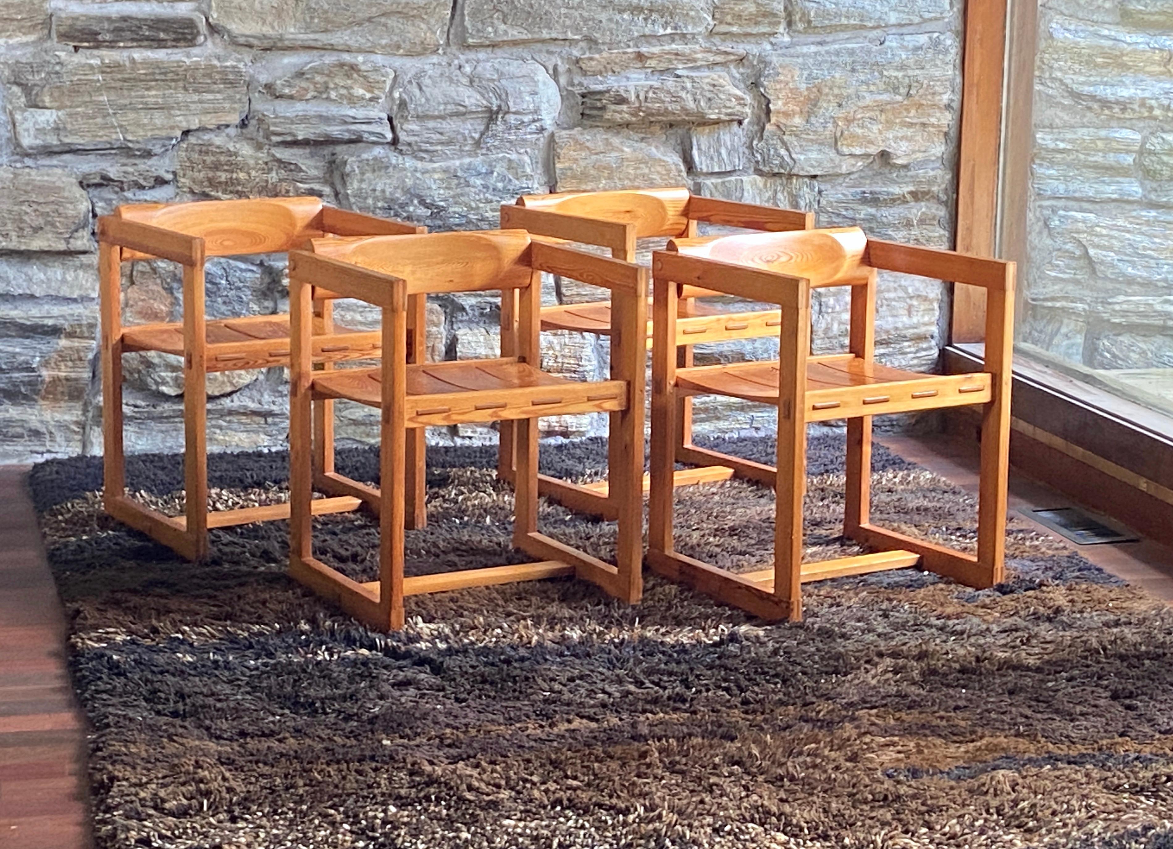 Ensemble de quatre chaises de salle à manger de la série Trybo, modèle 313, datant des années 1960 - Norvège en vente 2