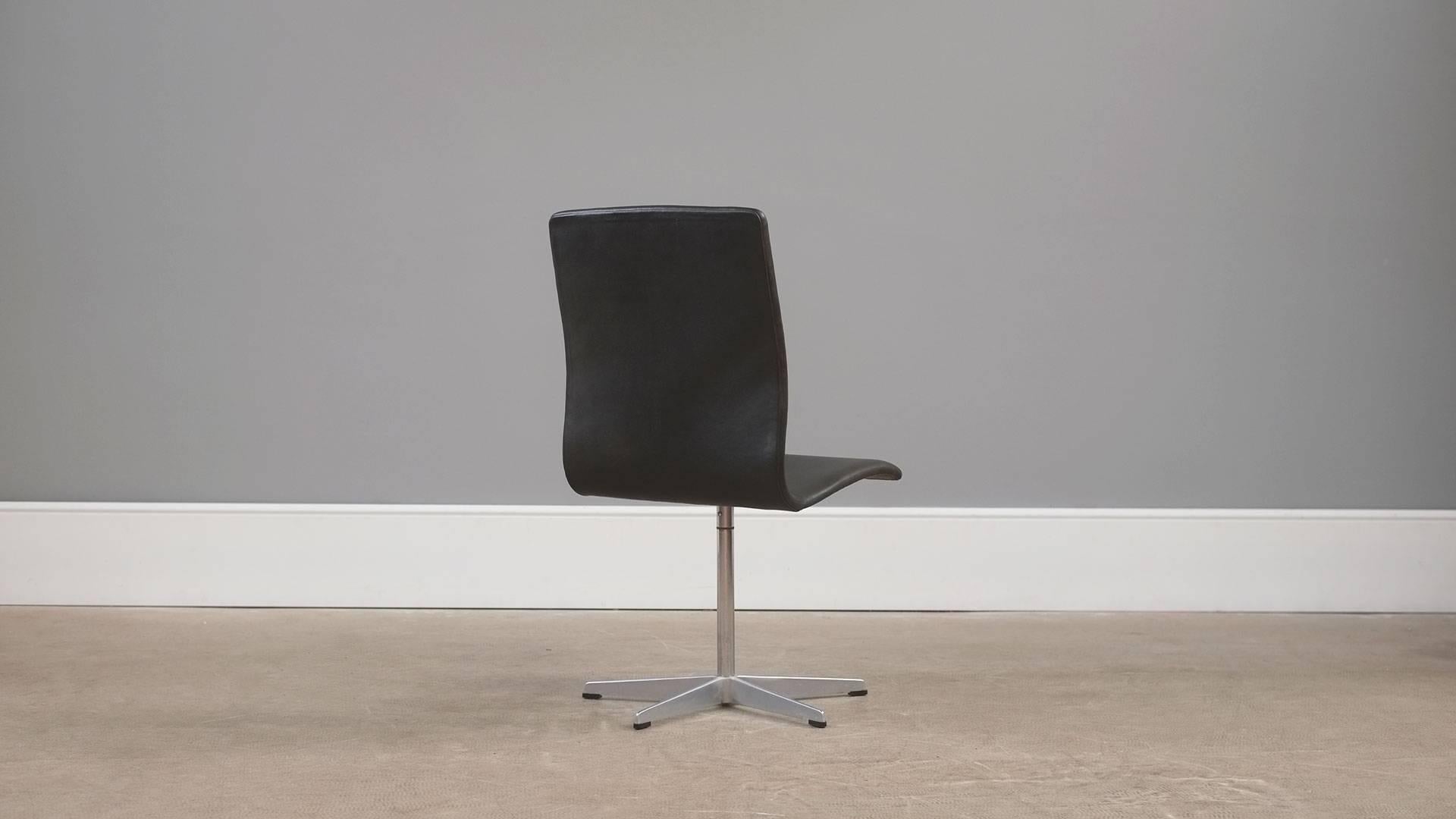 Scandinavian Modern Arne Jacobsen Oxford Chair  