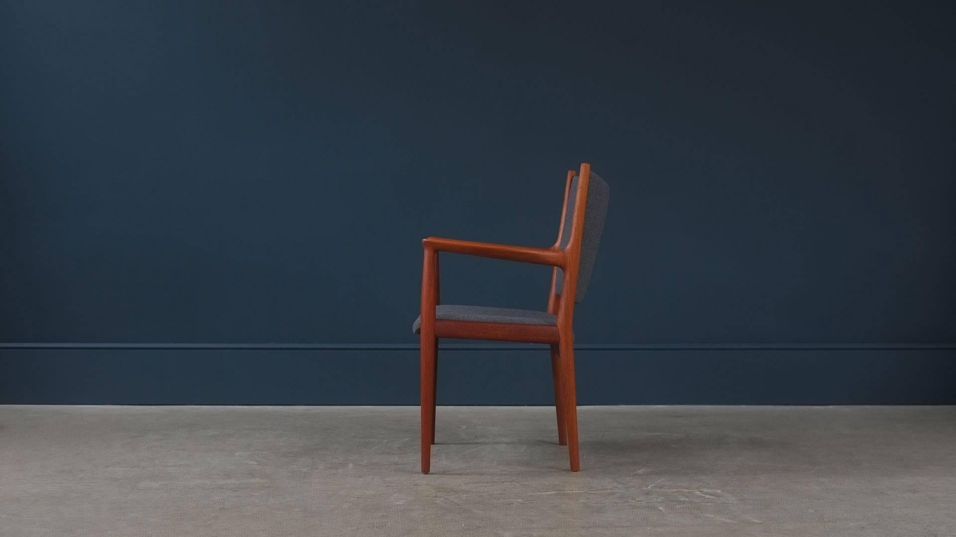 Scandinavian Modern Hans Wegner JH713 Chair