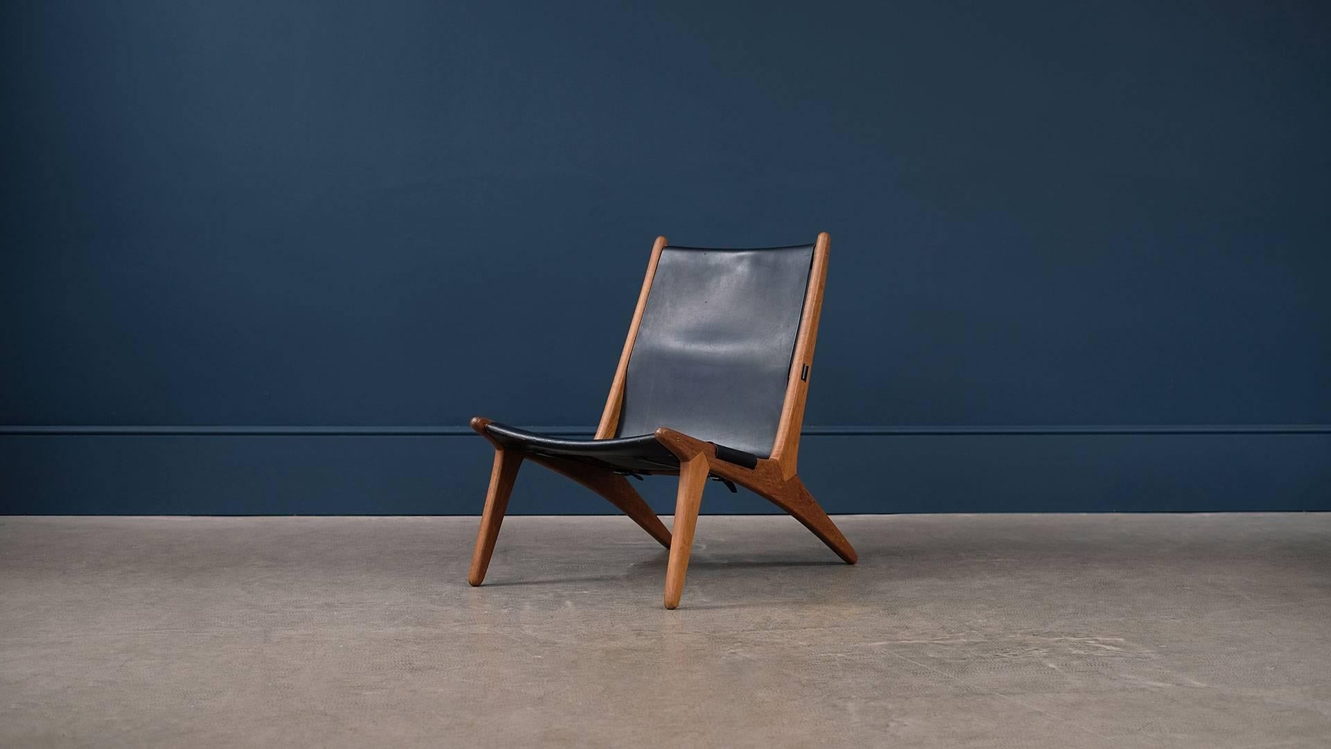 Wonderful and rare lounge chair designed by Uno and Osten Kristiansson for Vittsjomo Bel, 1954 Sweden. Sculptural solid teak frame with beautiful detailing and black saddle leather seat. Very elegant and sought after chair.