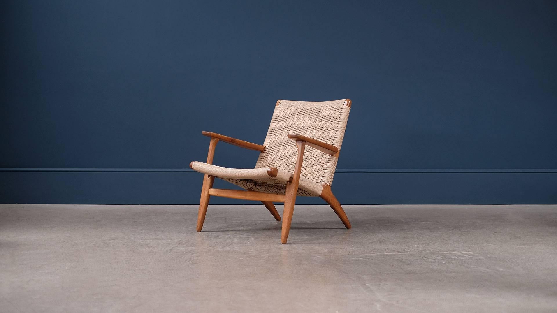 Scandinavian Modern Hans Wegner CH25 Chair