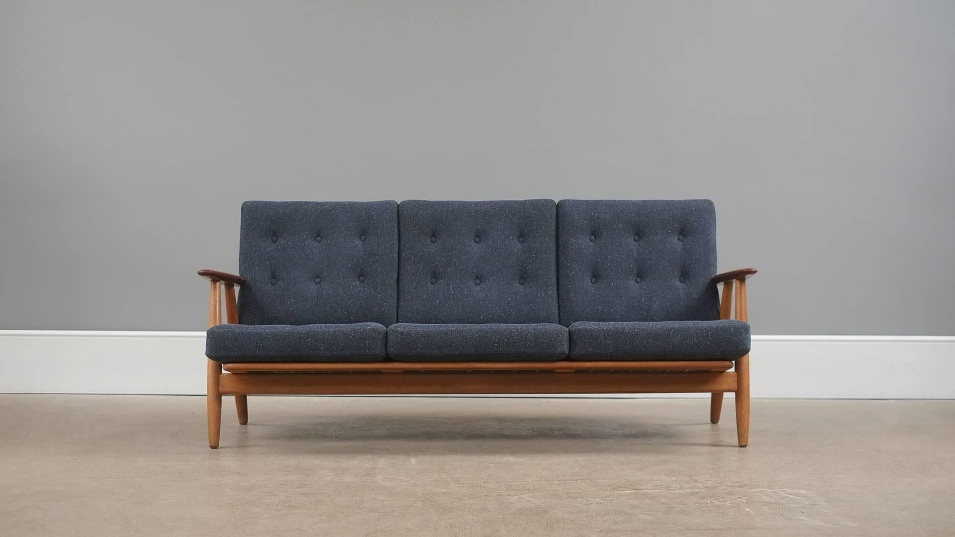 cigar sofa wegner