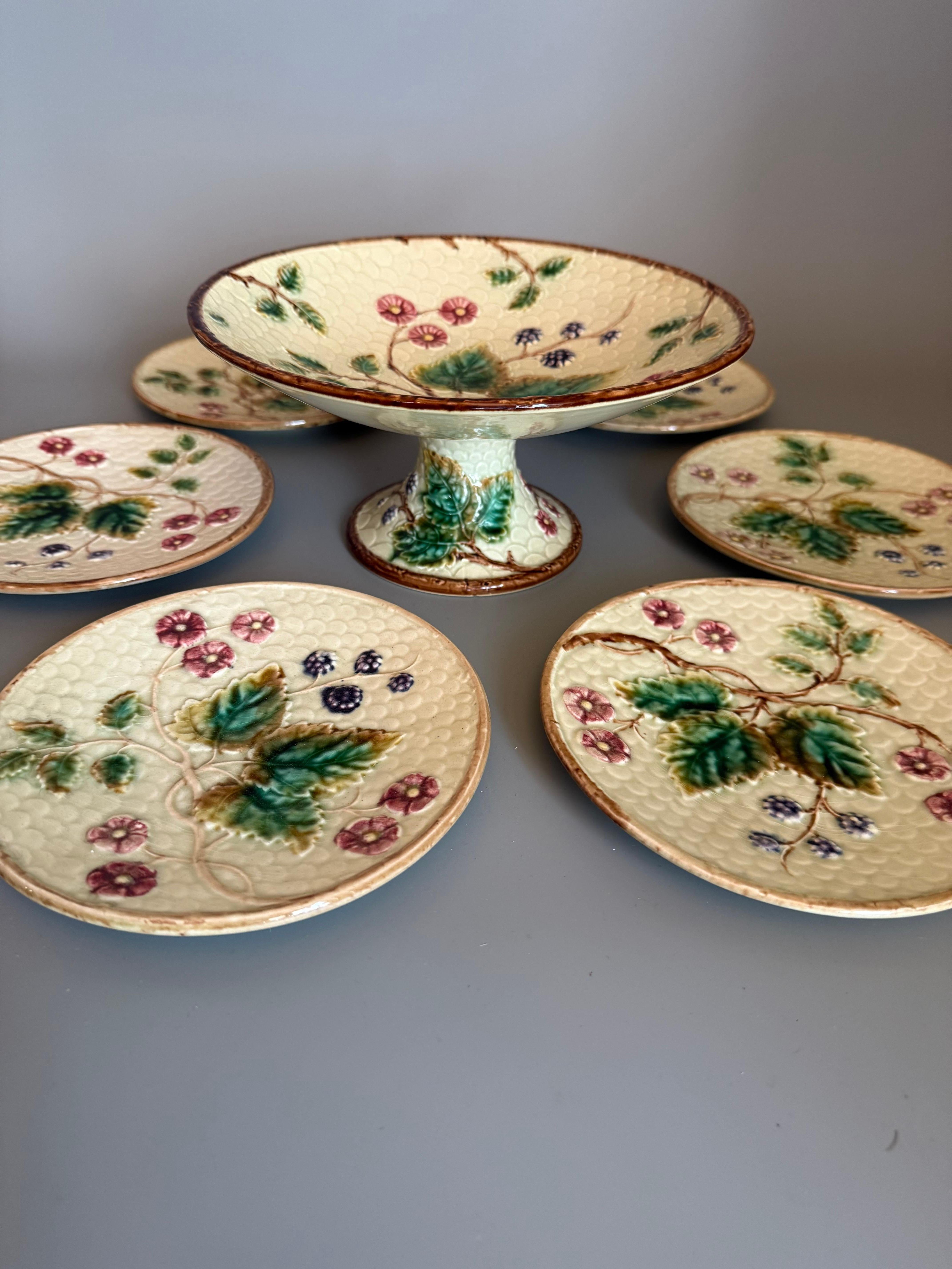 Jugendstil Majolika Brombeeren Sieben Stück Rörstrand Schweden 1910 (Art nouveau) im Angebot