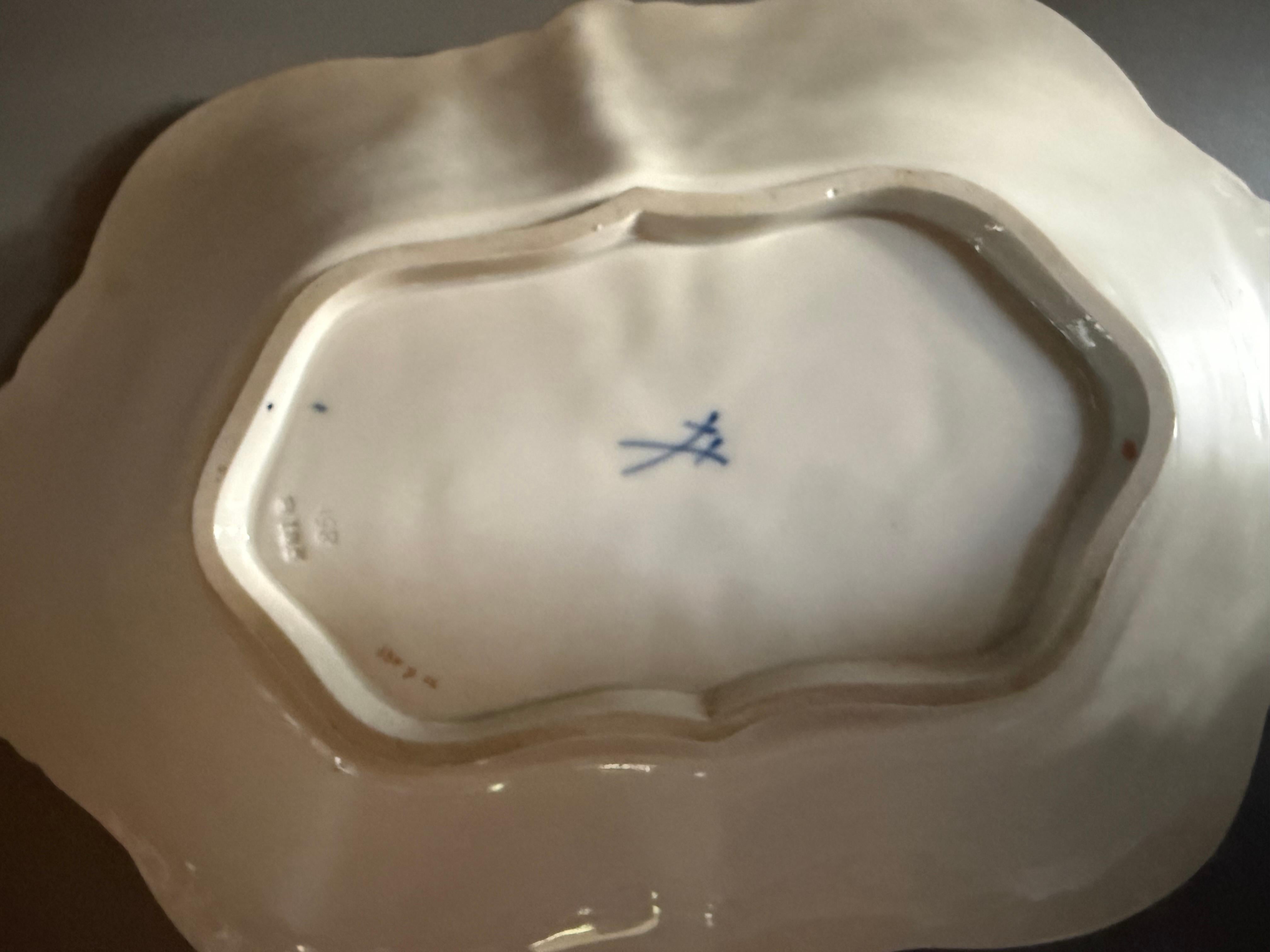 Rococo Meissen B Form Serving Dish Bowl Cobalt Gold For Sale 3