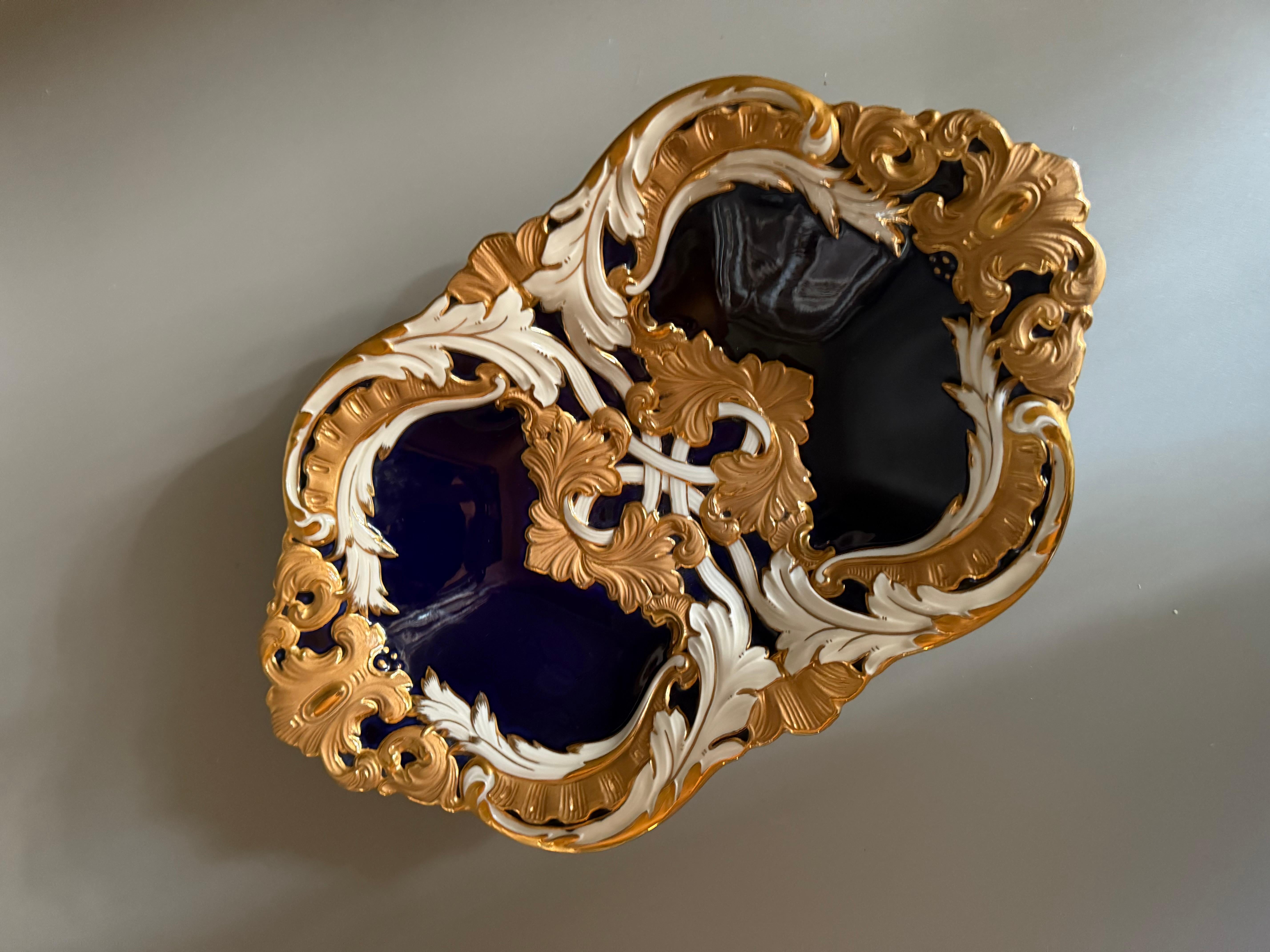 Rococo Meissen B Form Serving Dish Bowl Cobalt Gold For Sale 1