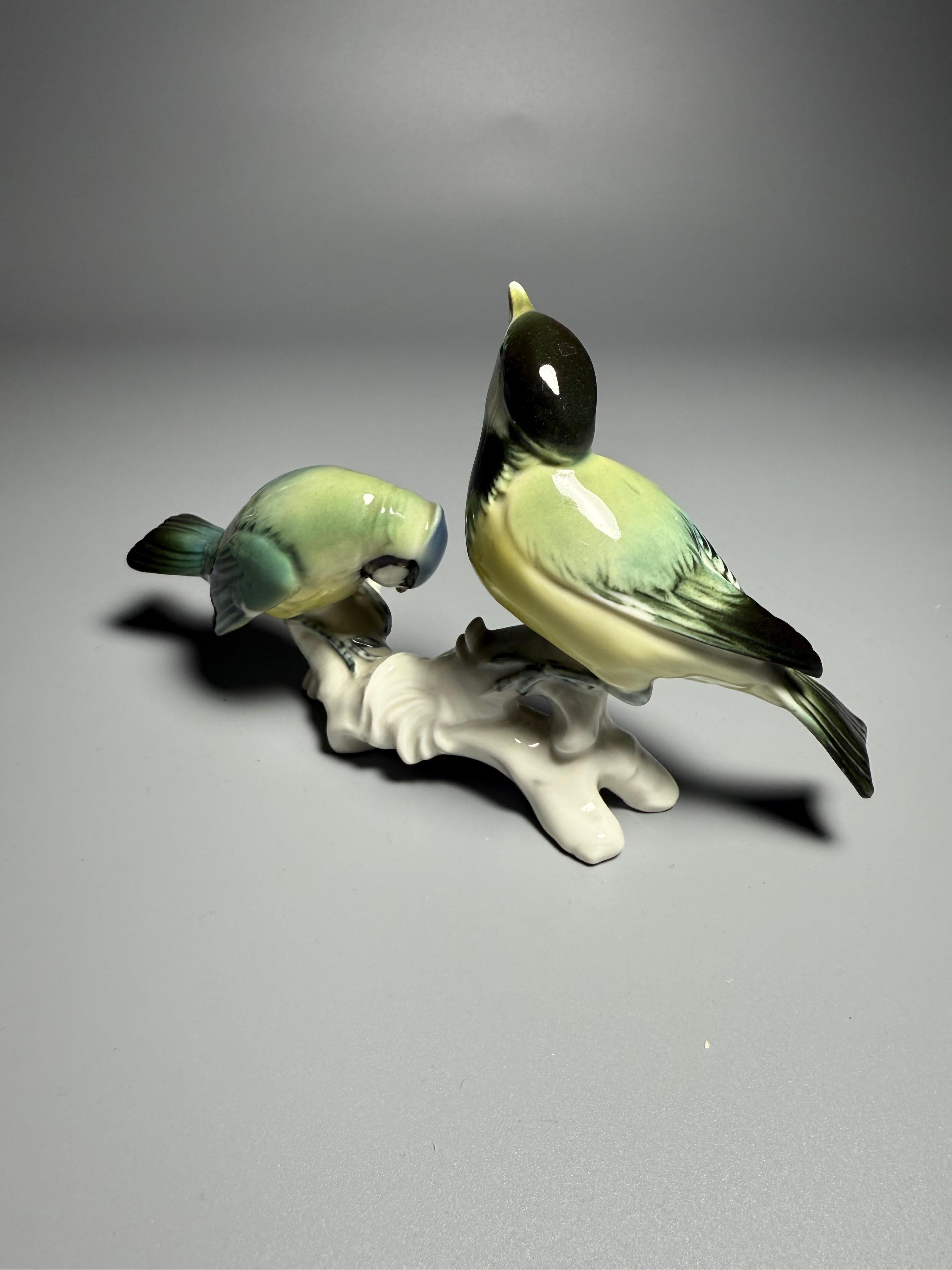 Dipinto a mano Figura di porcellana Uccelli Karl Ens Cinciallegra Blu in vendita