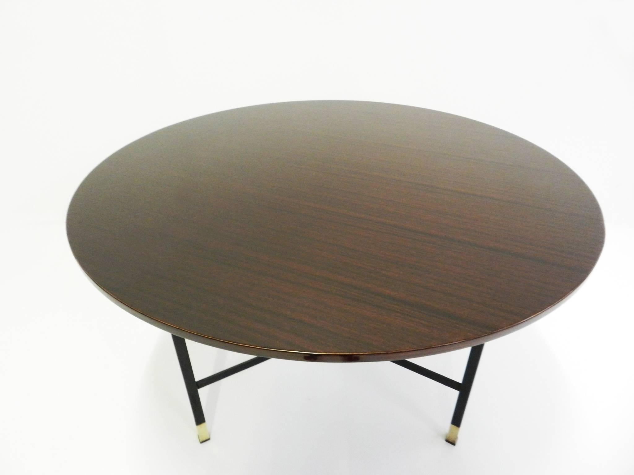 Three Legs Round Table by Salvatore Alberio In Excellent Condition In Morbio Inferiore, CH