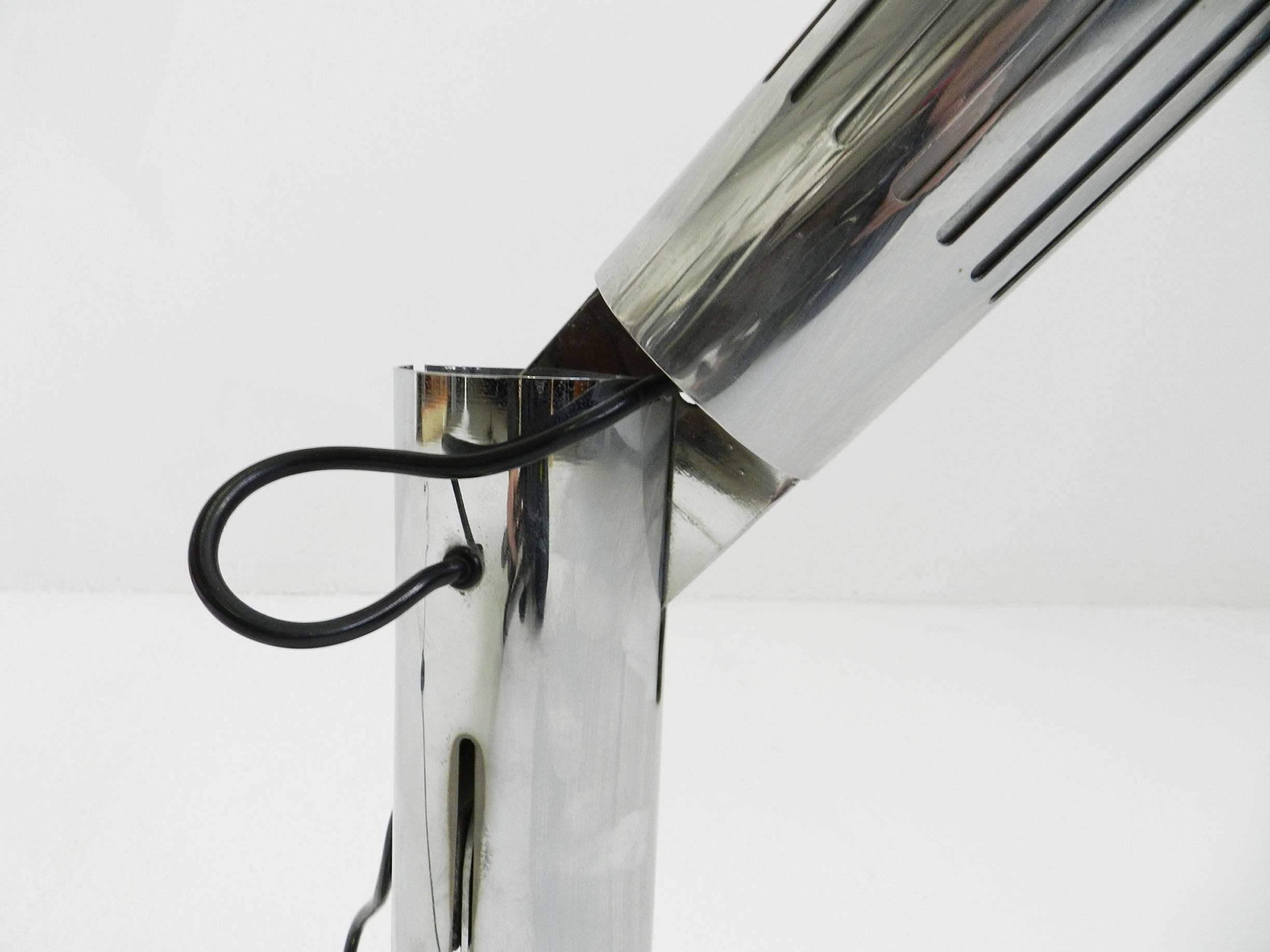 Late 20th Century Big Adjustable Metal Chrome Table Lamp For Sale