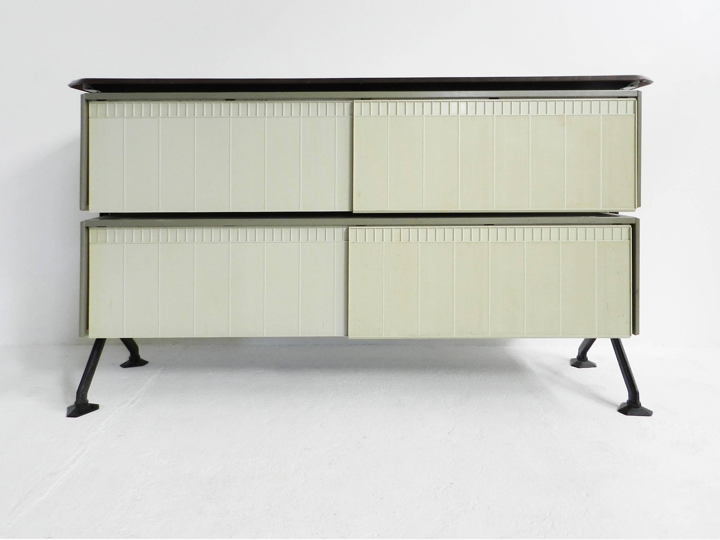 This series of furniture’s was designed in 1963 by BBPR for the Olivetti company.
BBPR was an architectural partnership founded in Milan in 1932 and composed of Banfi, Belgiojoso, Peressutti and Rogers. Tragically Banfi died in a concentration camp