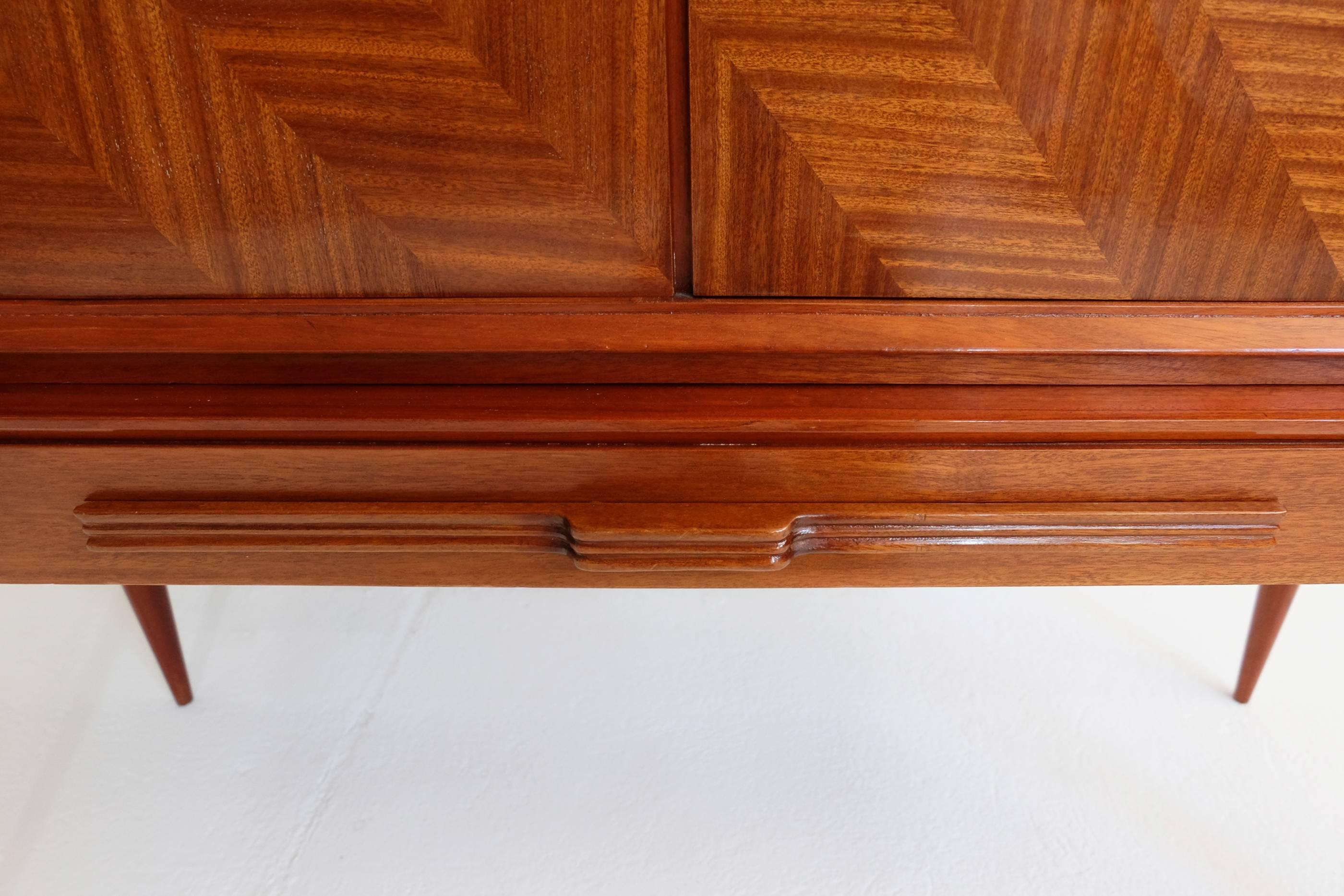 Elegant Cabinet or Home Bar in Dassi Style In Excellent Condition In Morbio Inferiore, CH