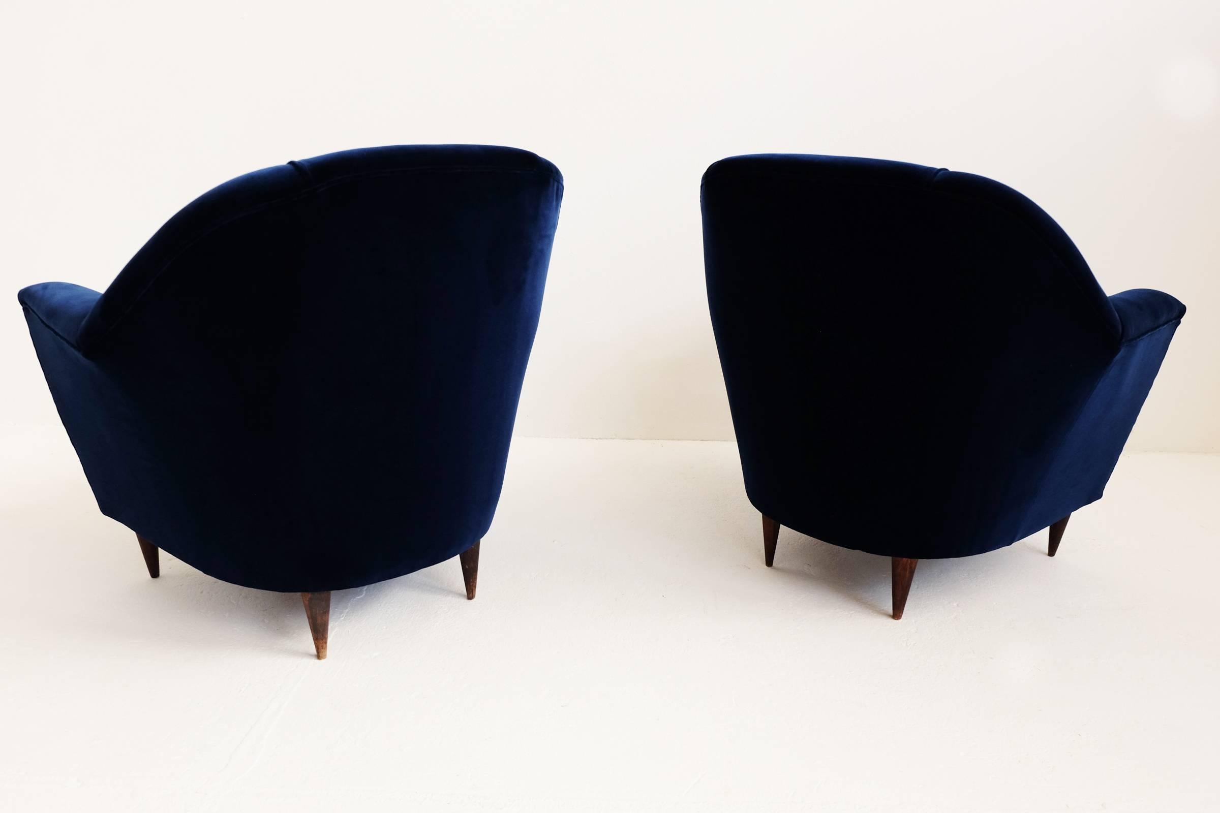 Ico Parisi, Rare Pair of Deep Blue Velvet Armchairs, circa 1950 In Excellent Condition In Morbio Inferiore, CH