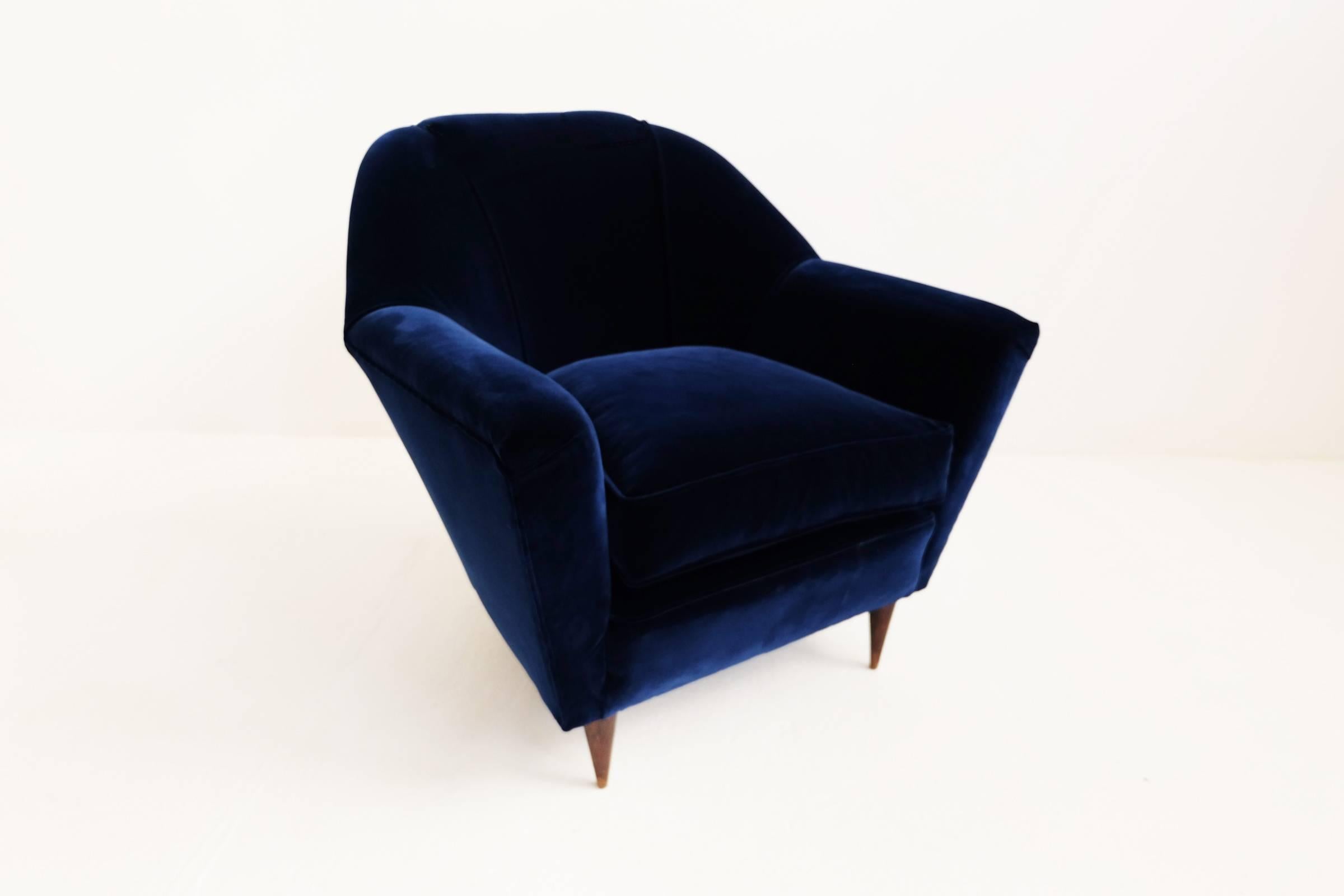 Ico Parisi, Rare Pair of Deep Blue Velvet Armchairs, circa 1950 1