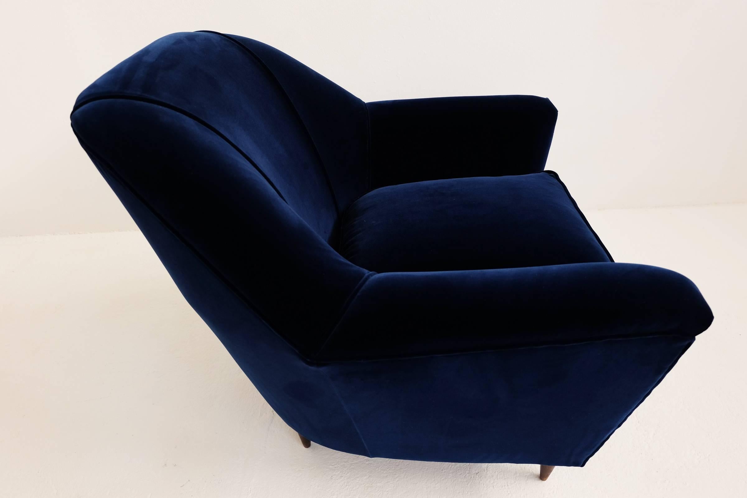 Ico Parisi, Rare Pair of Deep Blue Velvet Armchairs, circa 1950 2