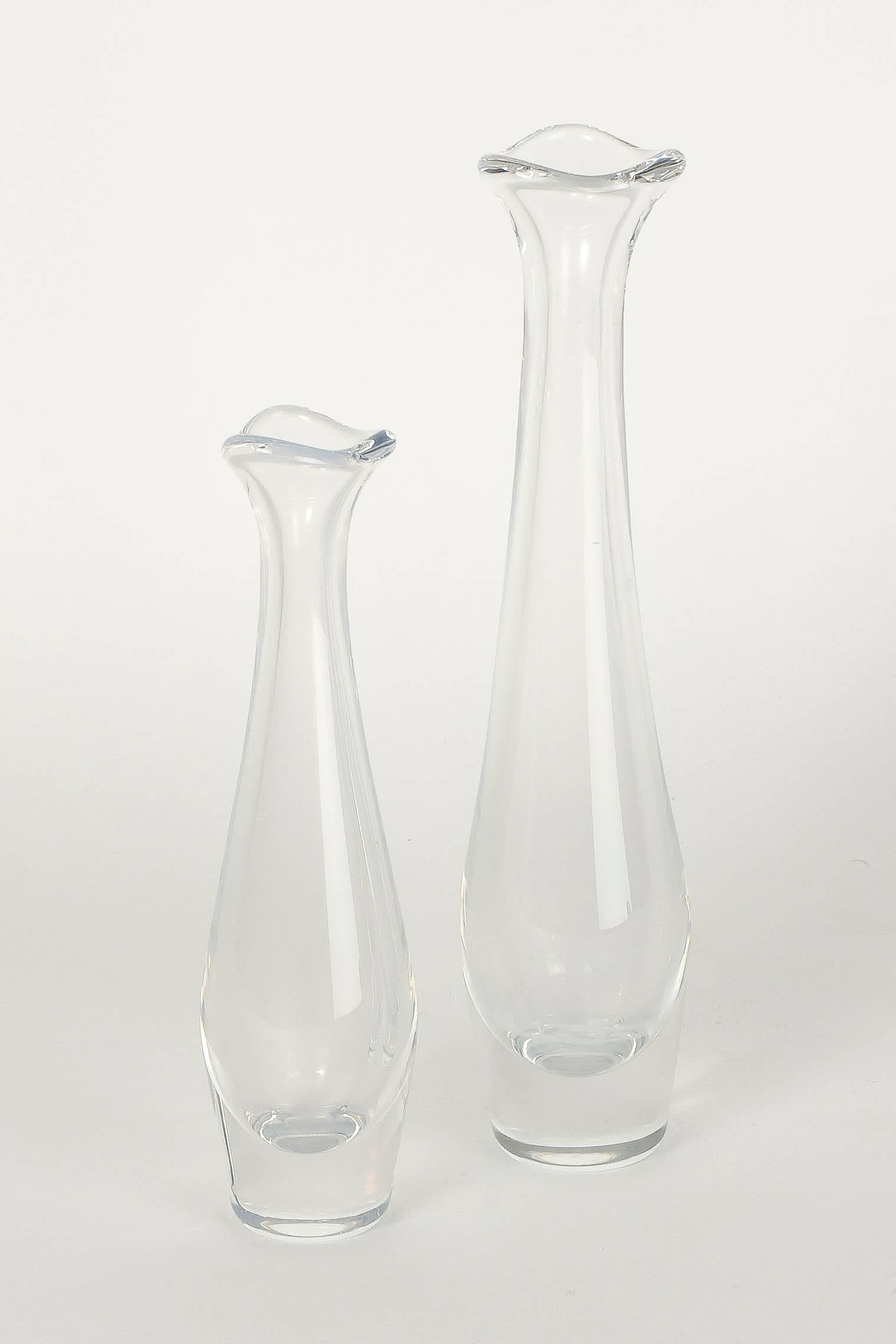 Pair of Sven Palmqvist Selena vases, designed in 1947 and manufactured in the 1950s by Orrefors. Both vases are signed on the bottom with “Orrefors PU 3091/5” and “PU 3090/5.” Slightly opalescent glass.
Large vase:
Diameter 7cm.
Height