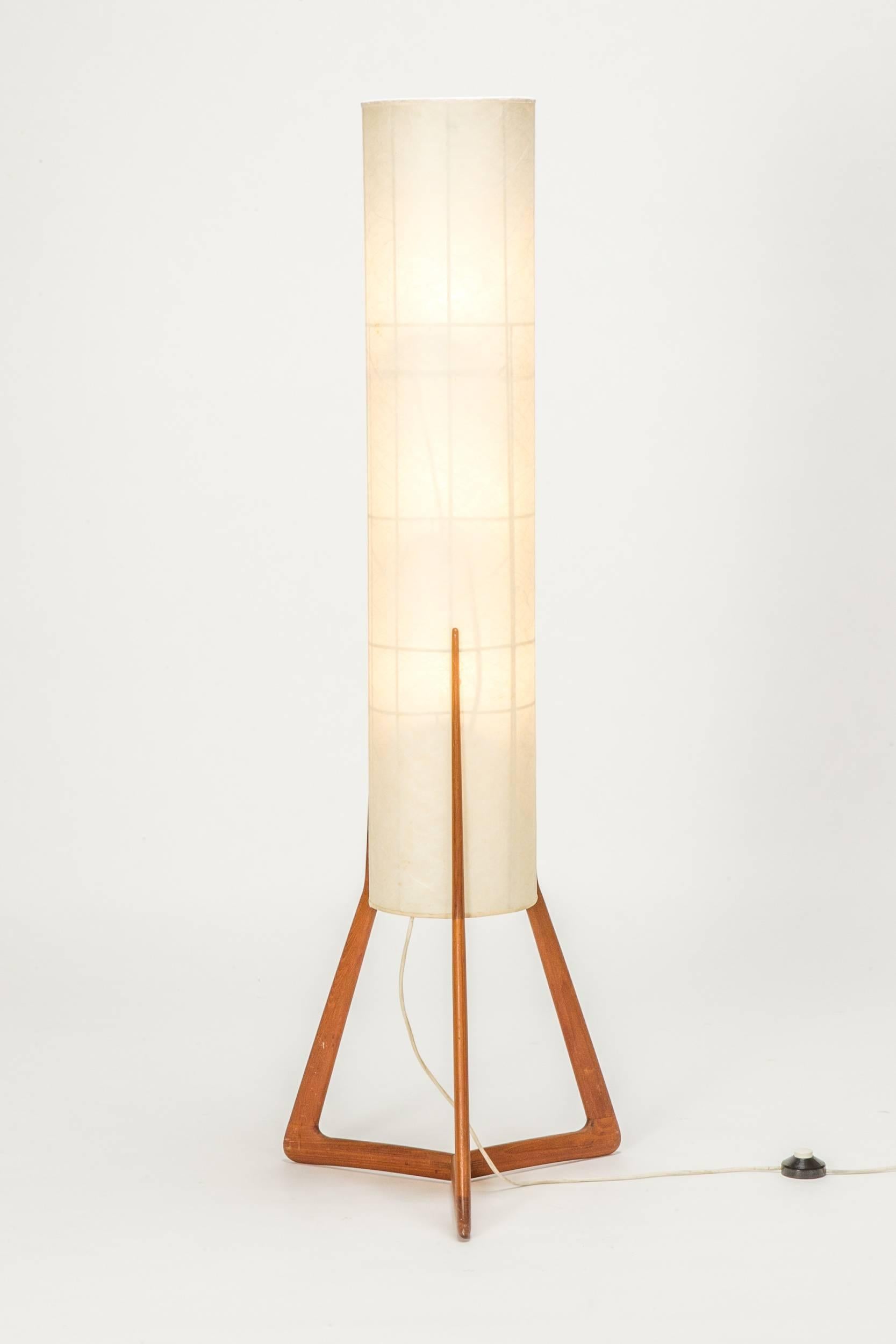 A stunning sculptural teak floor lamp, manufactured in Denmark in the 1960s. High quality craftsmanship with wonderful details, original paper lampshade was slightly restored, foot switch.
Measures: Diameter shade 22.5cm.
Diameter base 47cm.