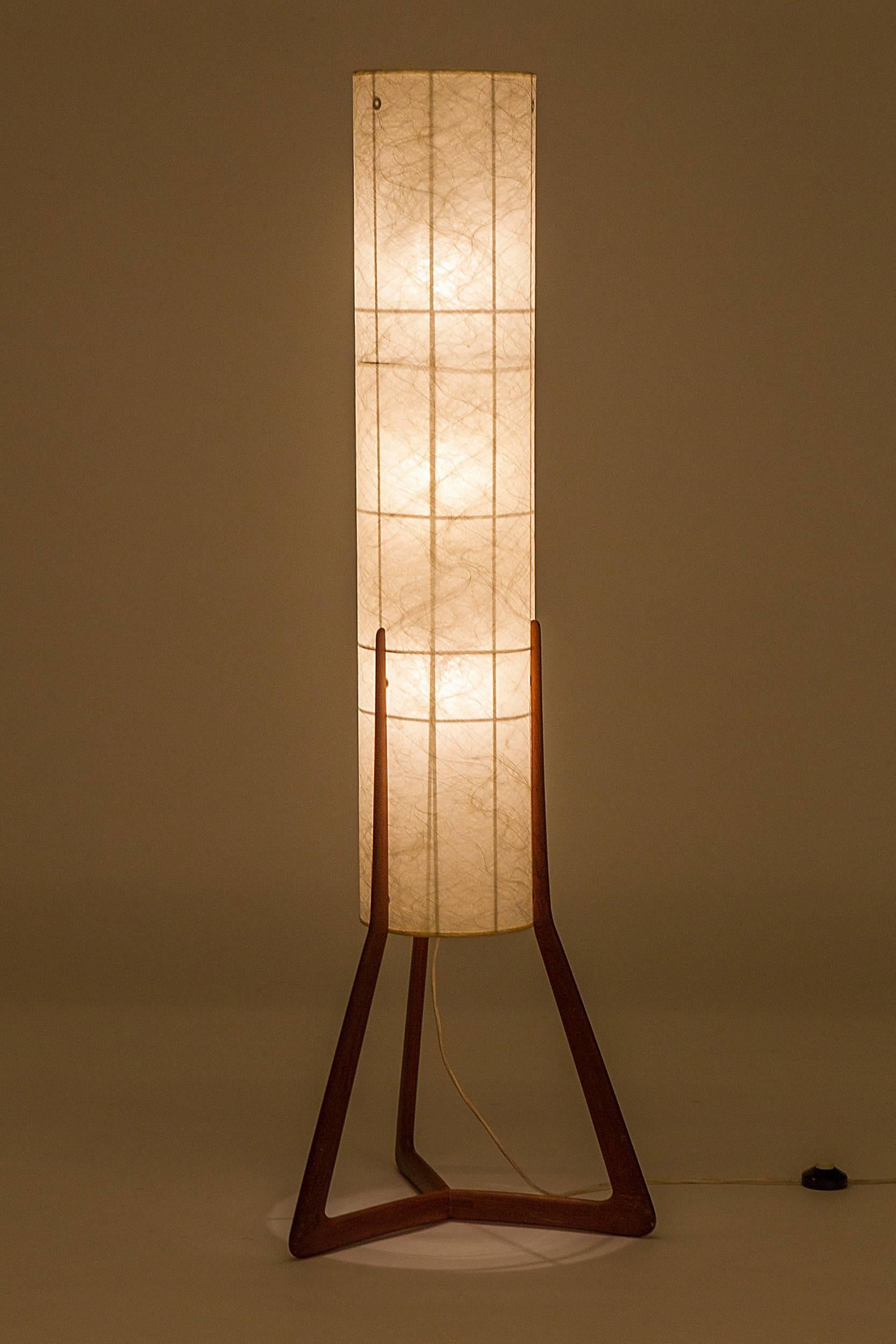 Sculptural Danish Teak Floor Lamp Tripod Base, 1960 In Excellent Condition In Basel, CH
