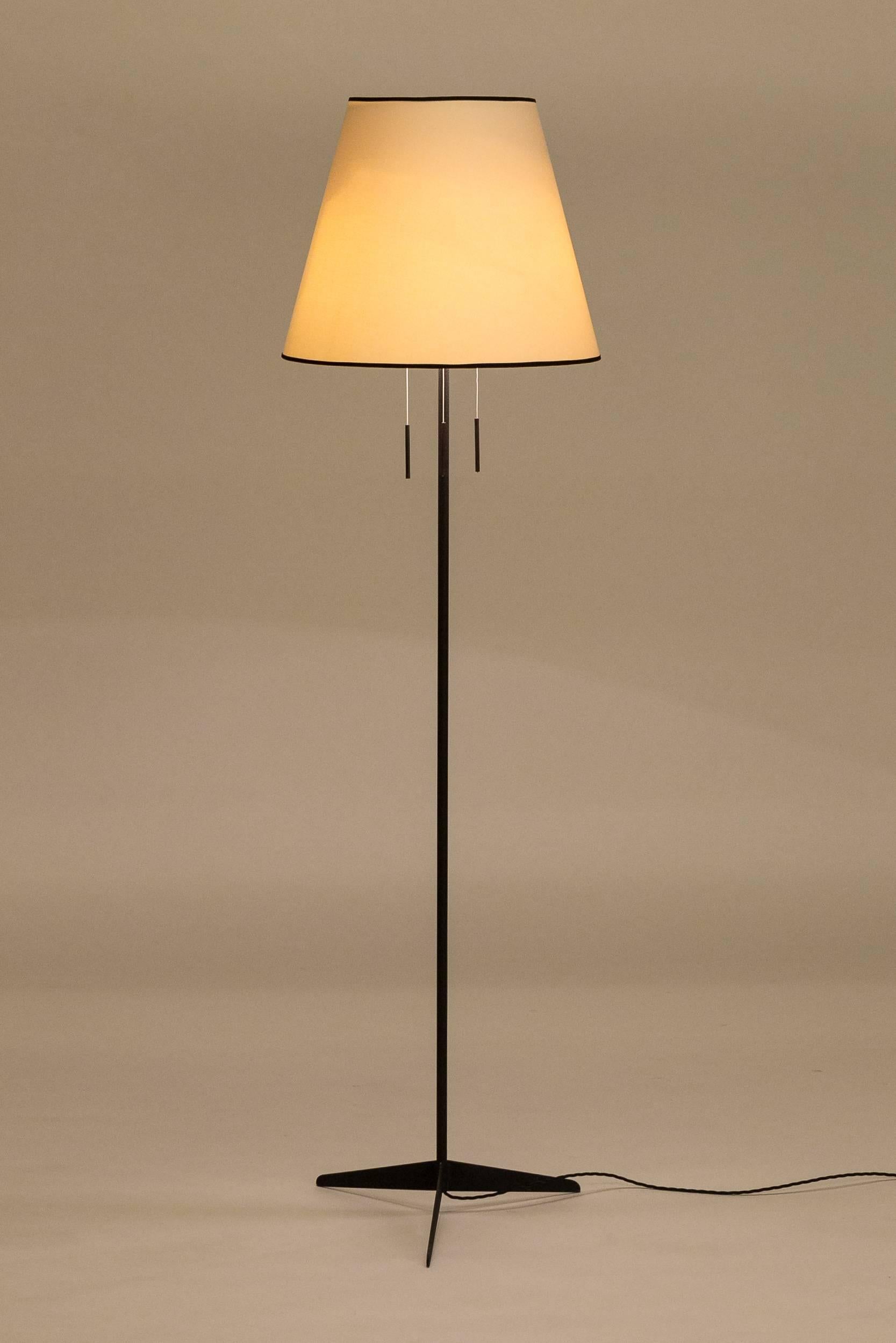 Simple but very elegant french floor lamp, manufactured in the 1950s. Metal is covered with a black wrinkle finish, new lampshade made of a cotton fabric, three fine rosewood pull switches for three different light bulbs.
Height: 173cm.
Diameter