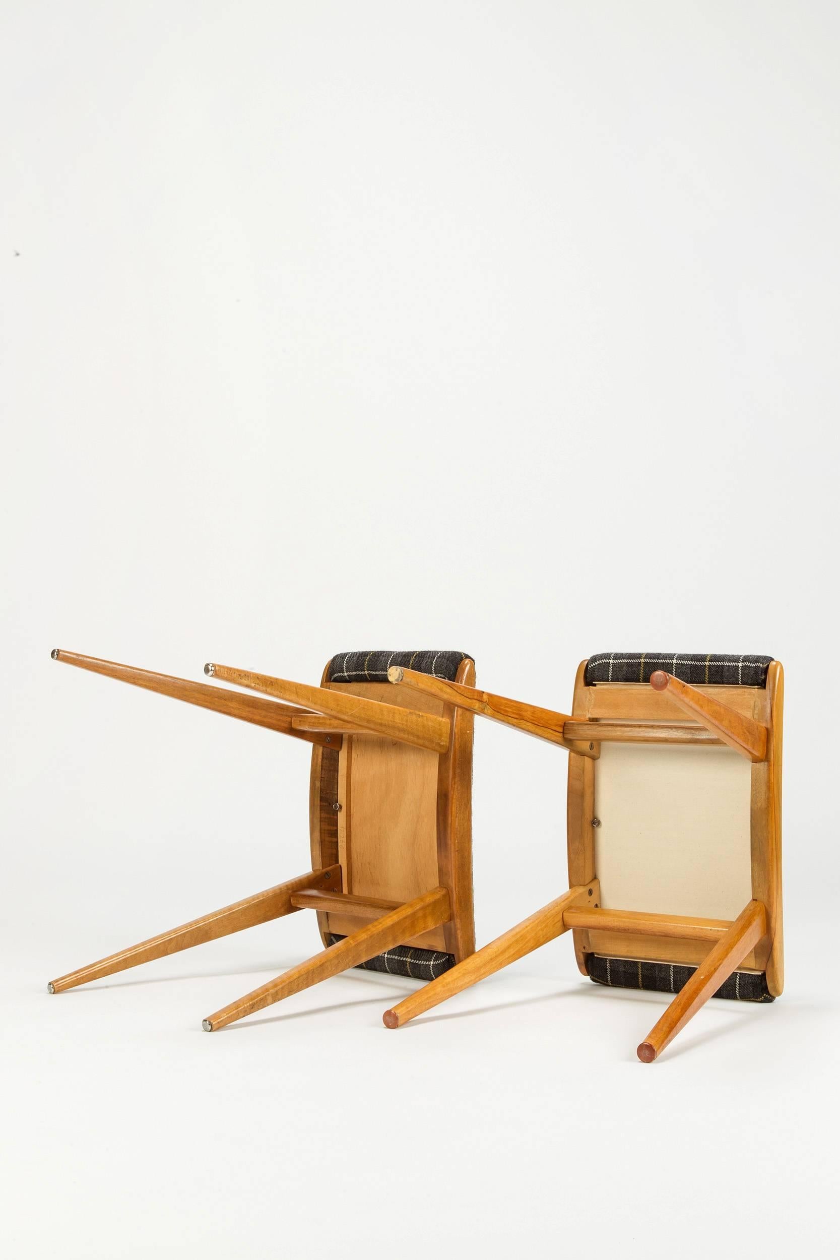 Pair of Walnut Stools by Jens Risom for H.G. Knoll, 1940s In Excellent Condition In Basel, CH