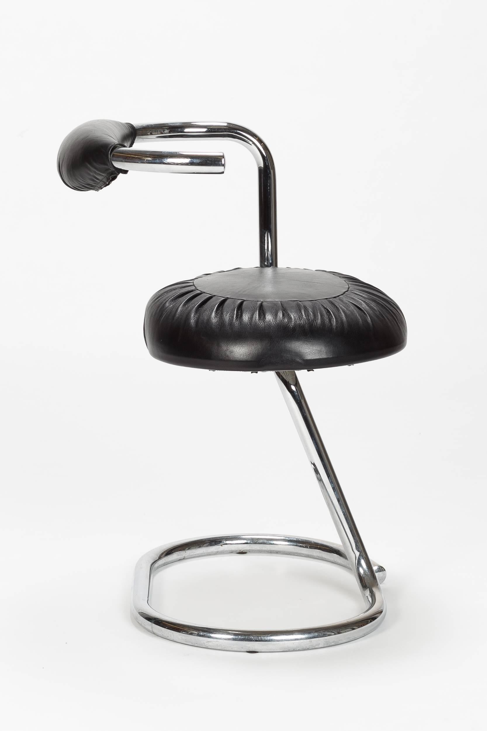 Late 20th Century Pair of Giotto Stoppino Cobra Chairs, 1970s For Sale