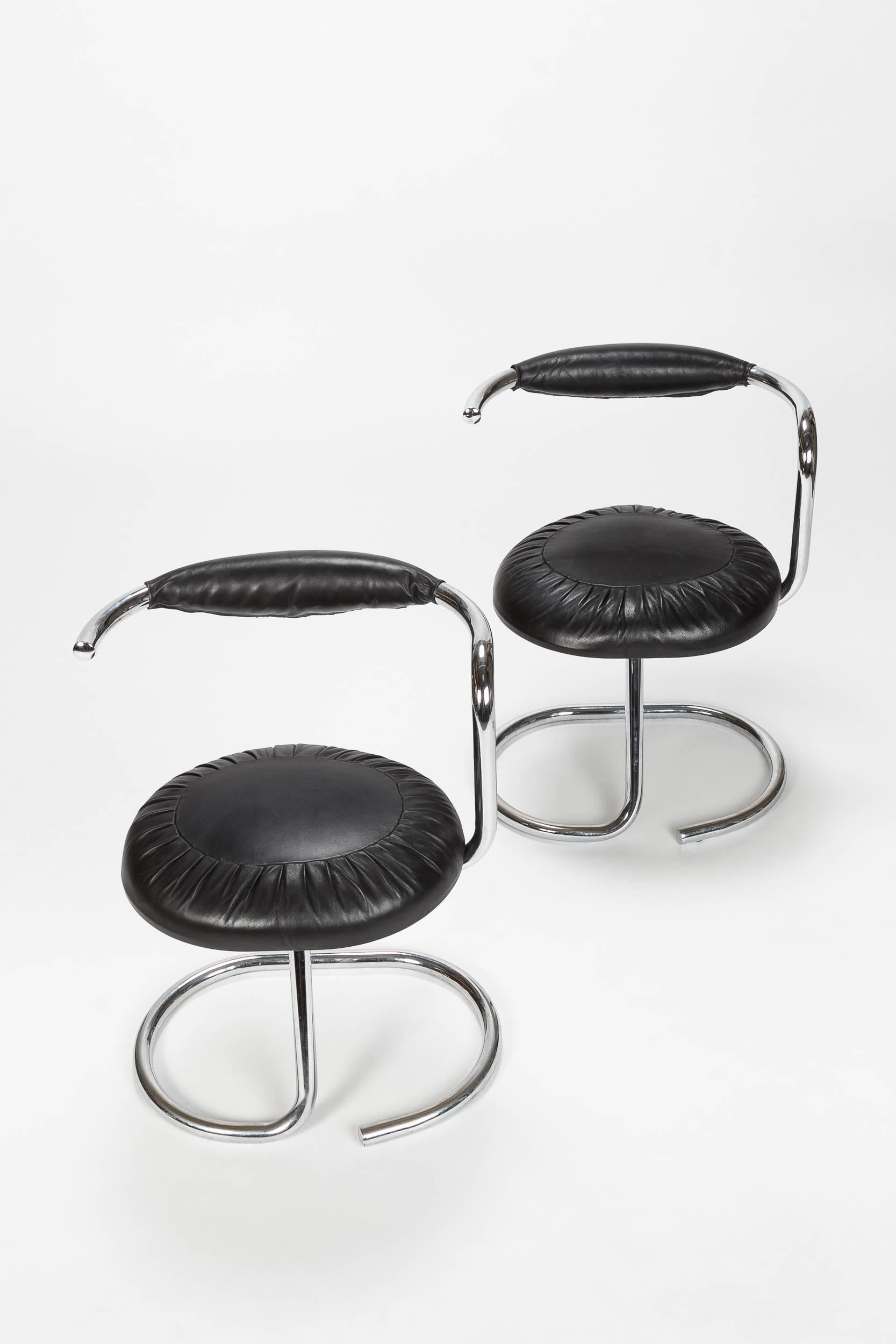 Mid-Century Modern Pair of Giotto Stoppino Cobra Chairs, 1970s For Sale