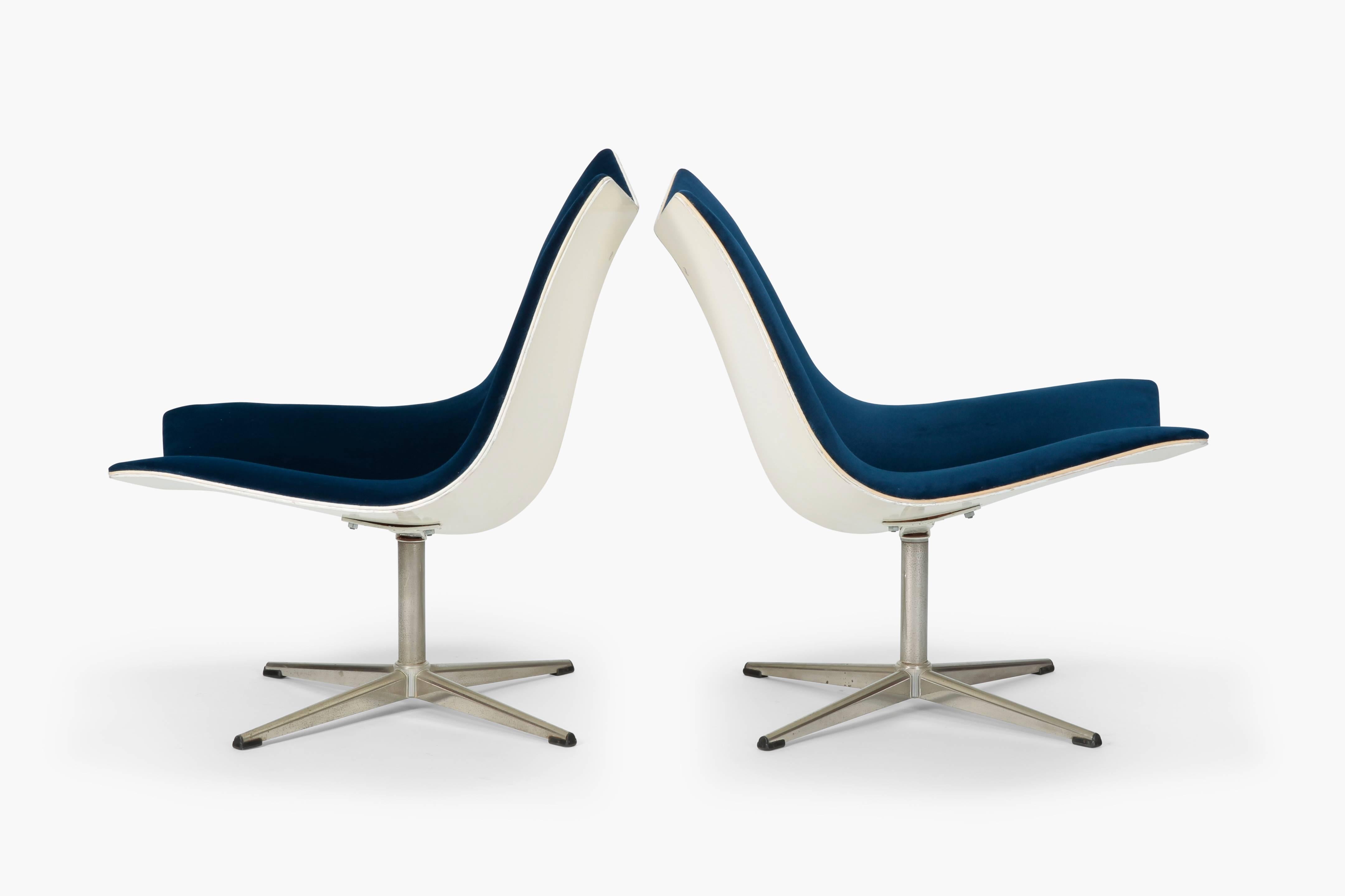 Pair of Montreal Expo chairs manufactured in 1967 by Ebene LaSalle. This sculptural chair was designed for the 1967 Expo in Montreal hence the name Montreal Pavilion chair with painted molded plywood frame.