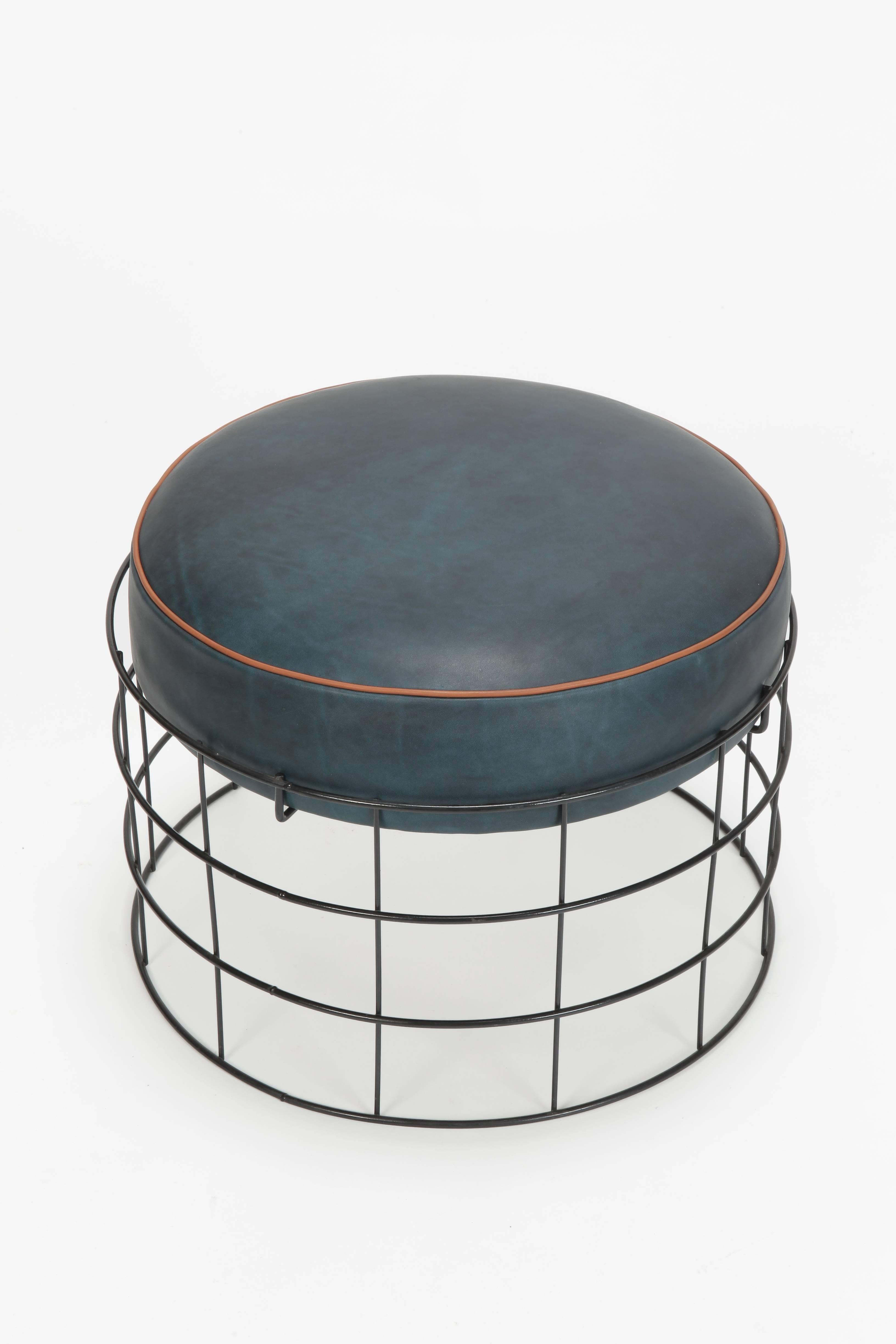 Very finely made wireframe stool from the revolutionary wire frame collection 1959-1961 by Verner Panton. The suede cover was replaced.