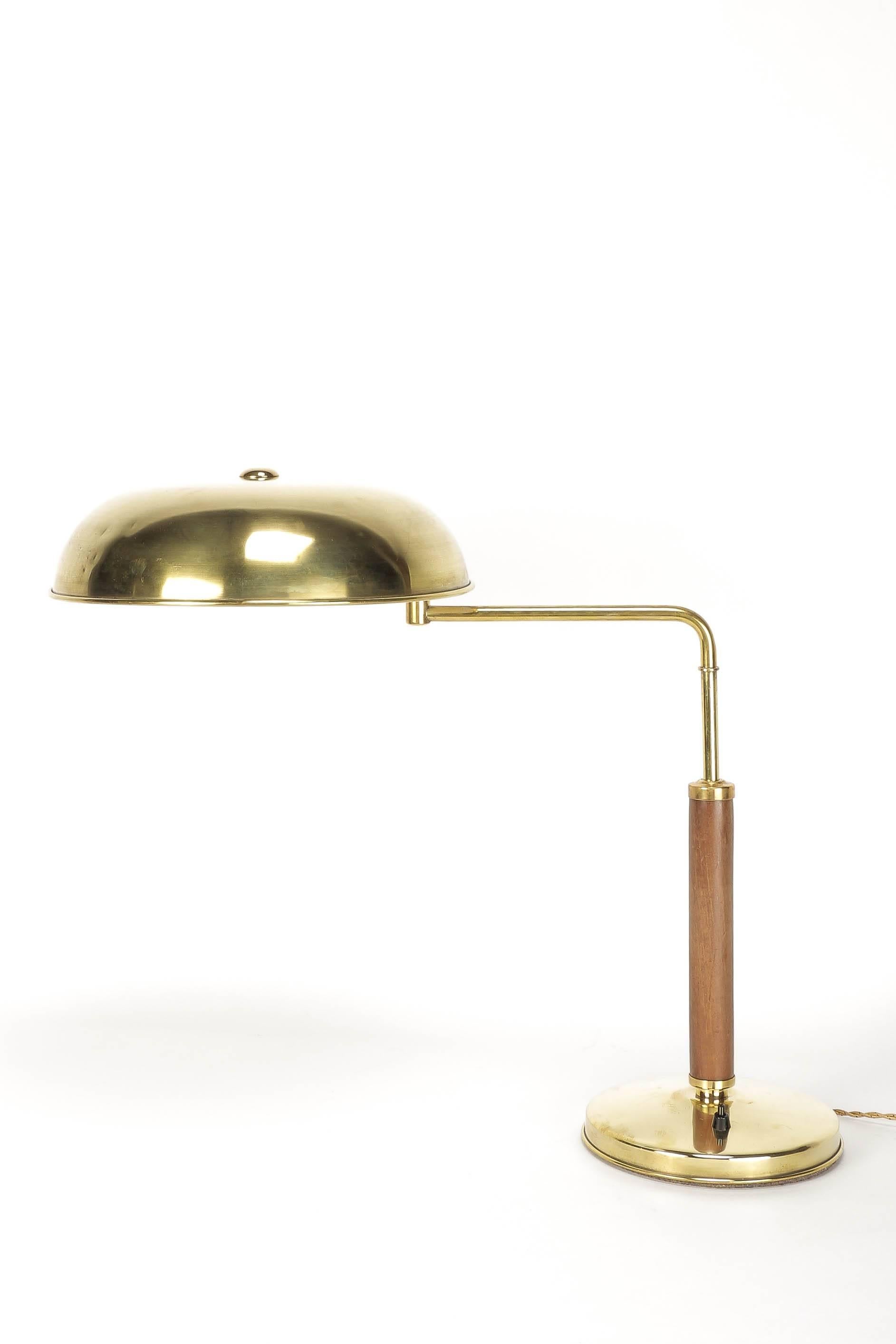Swiss Bauhaus Desk Lamp Brass & Oak by AMBA 1940 In Excellent Condition In Basel, CH