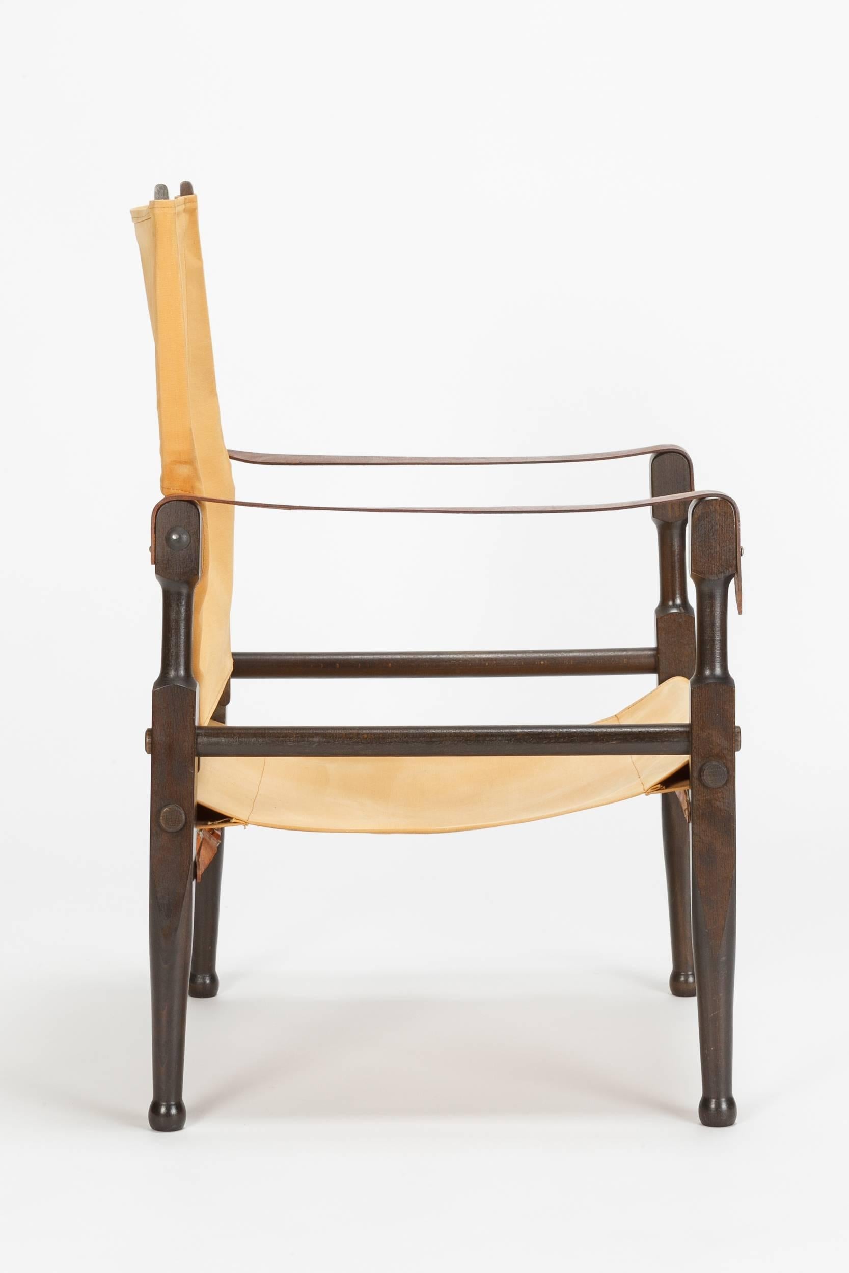 Wonderful Safari chair by Wilhelm Kienzle for Wohnbedarf, Switzerland in the 1950s. Stained beech wood frame with the original canvas cover and leather straps, very good original condition. Completely dismountable.