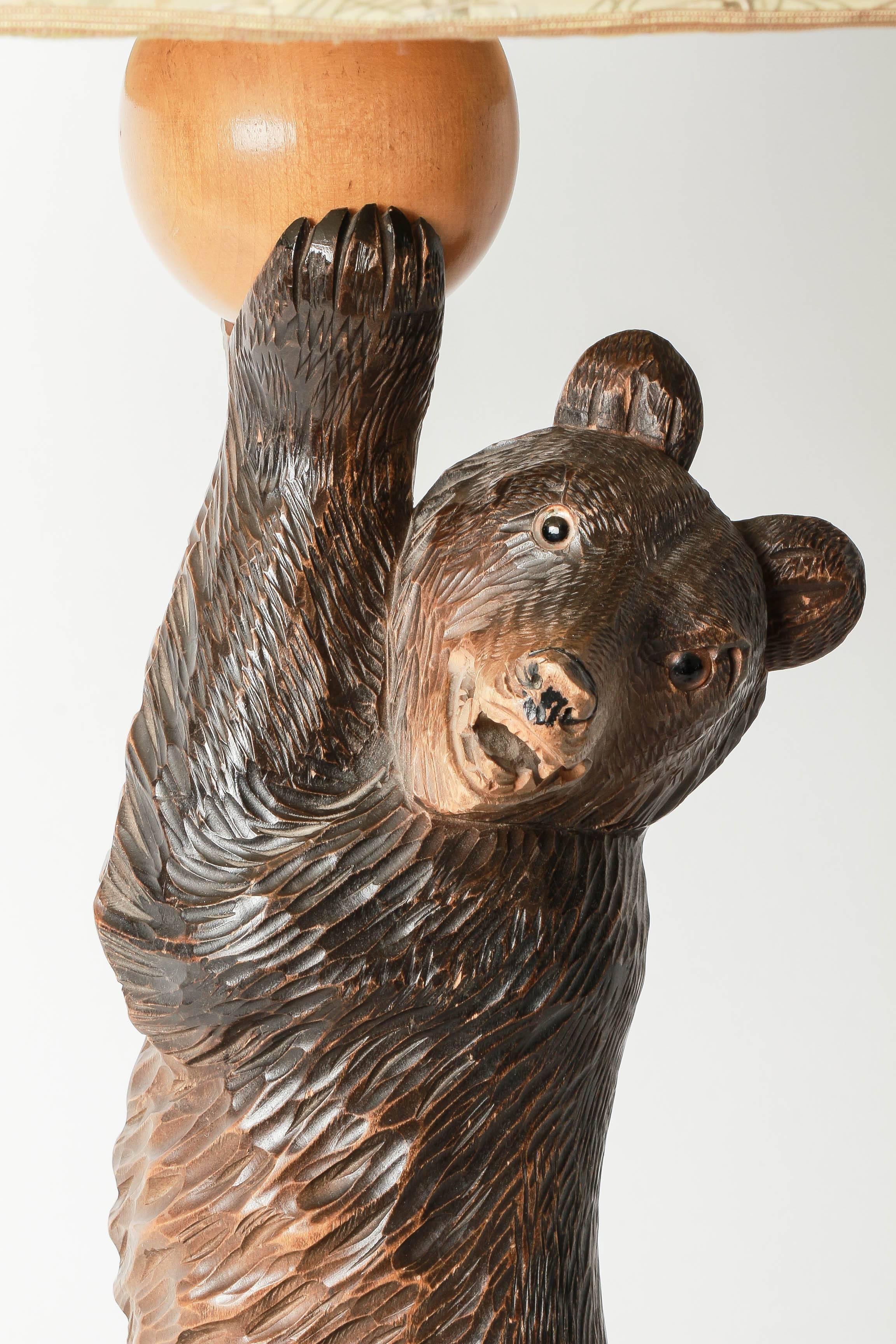 German Black Forest Hand-Carved Bear Table Lamp, 1940s 1