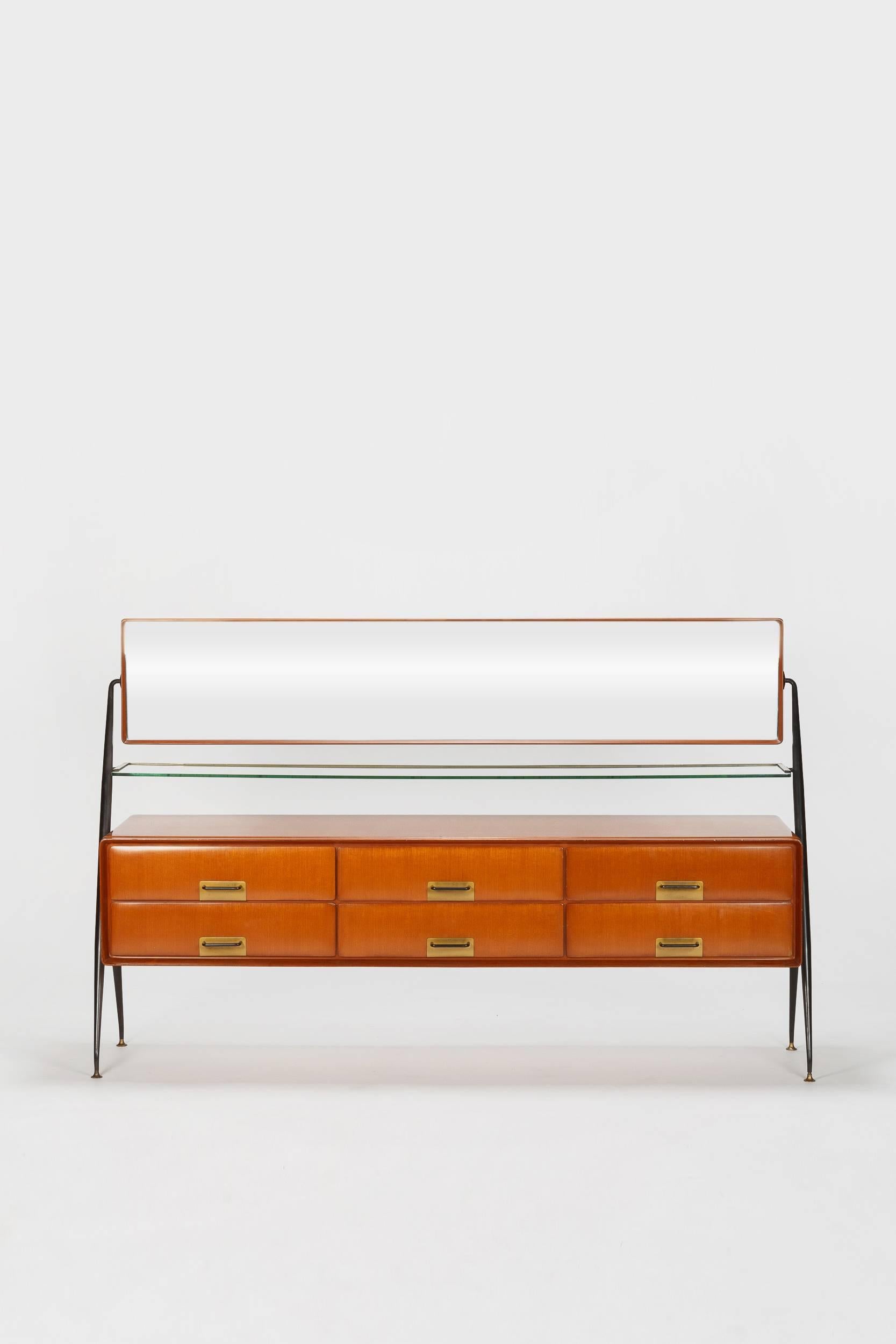 Sumptuous Silvio Cavatorta sideboard with vanity mirror manufactured by SC Roma in the 1950s. Corpus with six drawers, external surface made of mahogany, interior of maple wood, beautiful handles with brass detail. Shelf made of crystal glass,