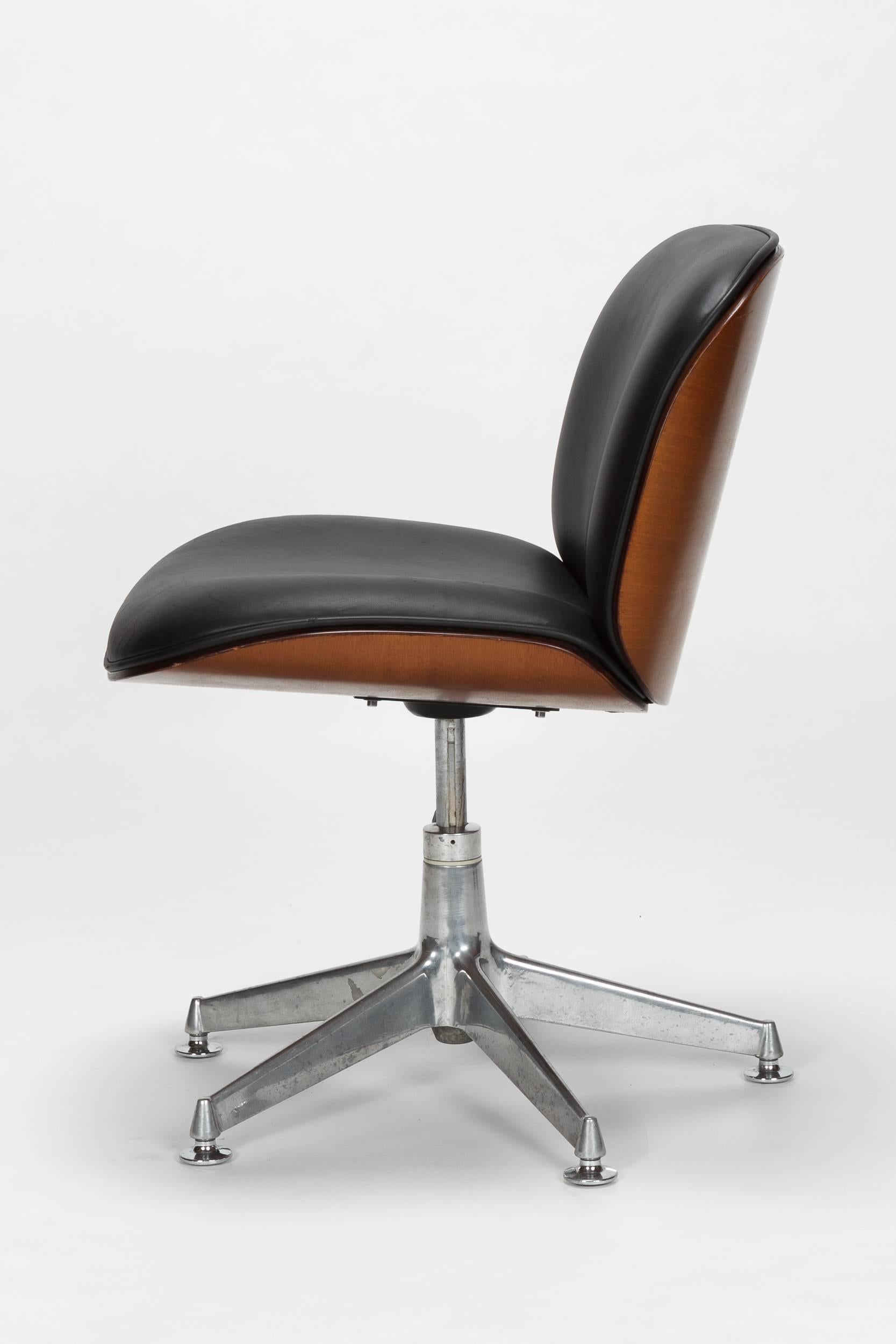 Mid-Century Modern Pair of Ico Parisi Office Chairs in Walnut and Leather, 1960s