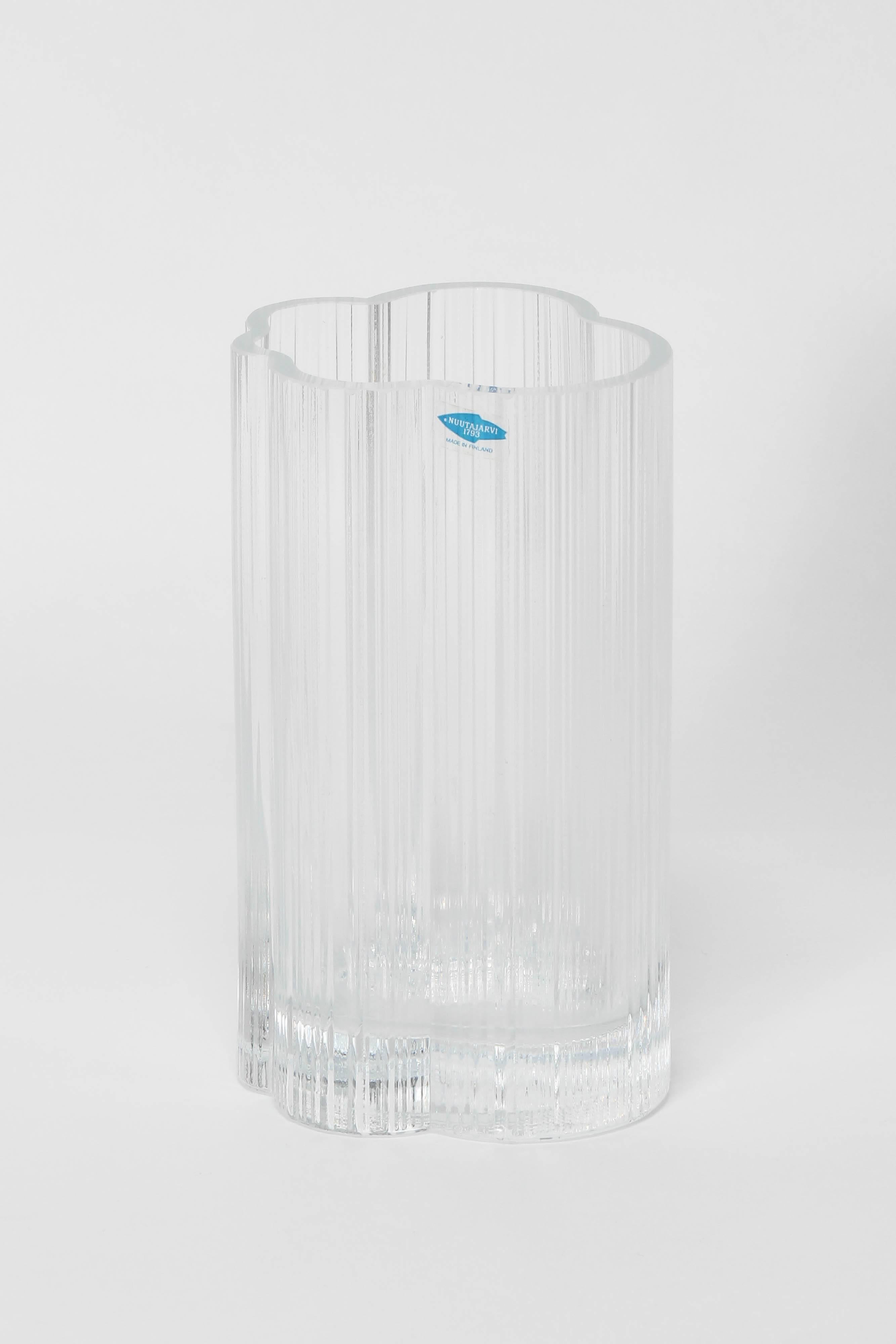 Markku Salo vase Cumulus manufactured by Nuutarjavi in Finland in the 1980s. Shape inspired by a cloud, hence the name. A beautiful detail is the fluted glass surface. With tag of the manufacturer.