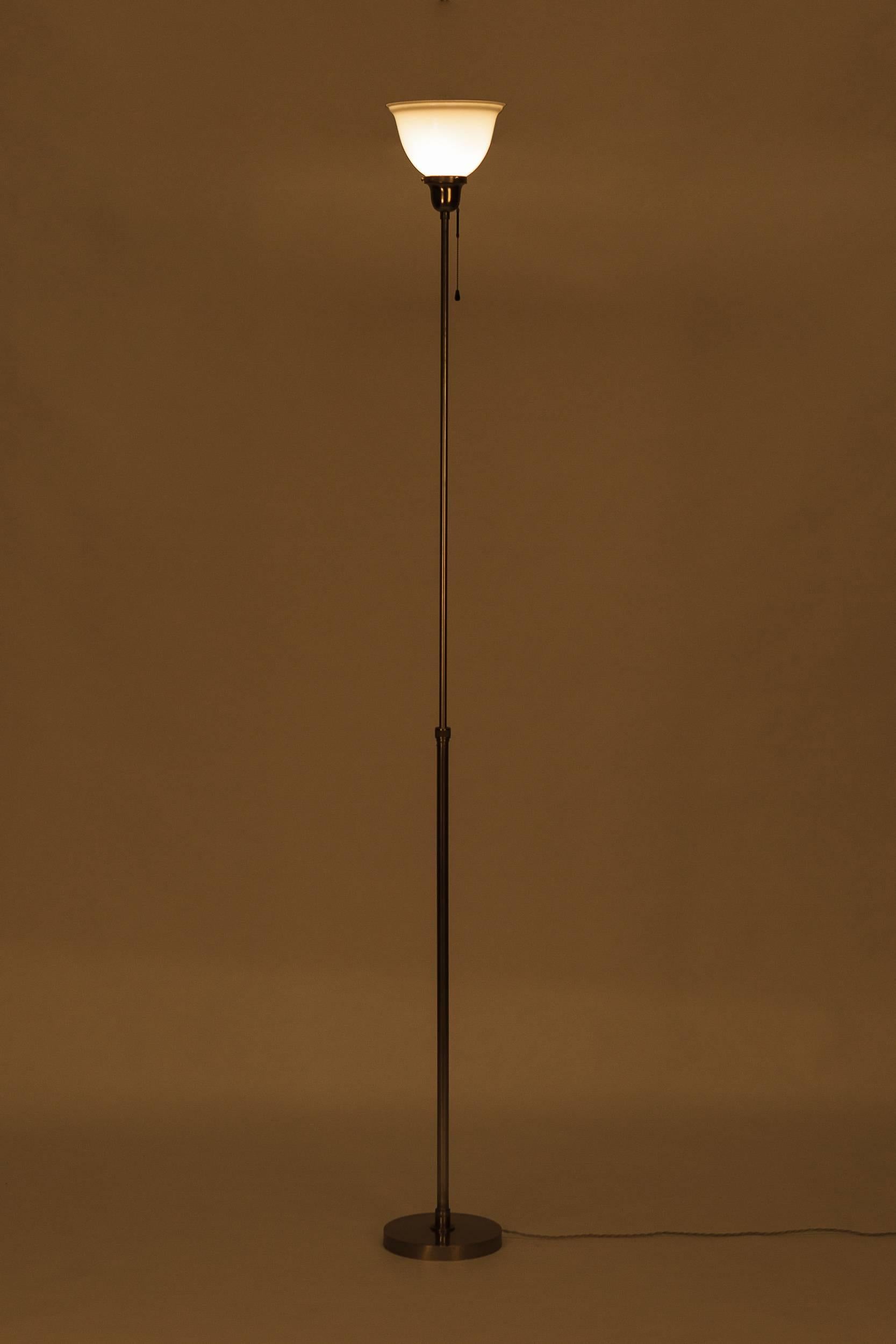 Floor lamp model 48.810 manufactured by BAG Turgi in Switzerland in the 1930s. Completely made of nickel-plated metal, telescopic stem, with opaline glass chalice providing a beautiful indirect light. Pull switch and very long wire.

Height