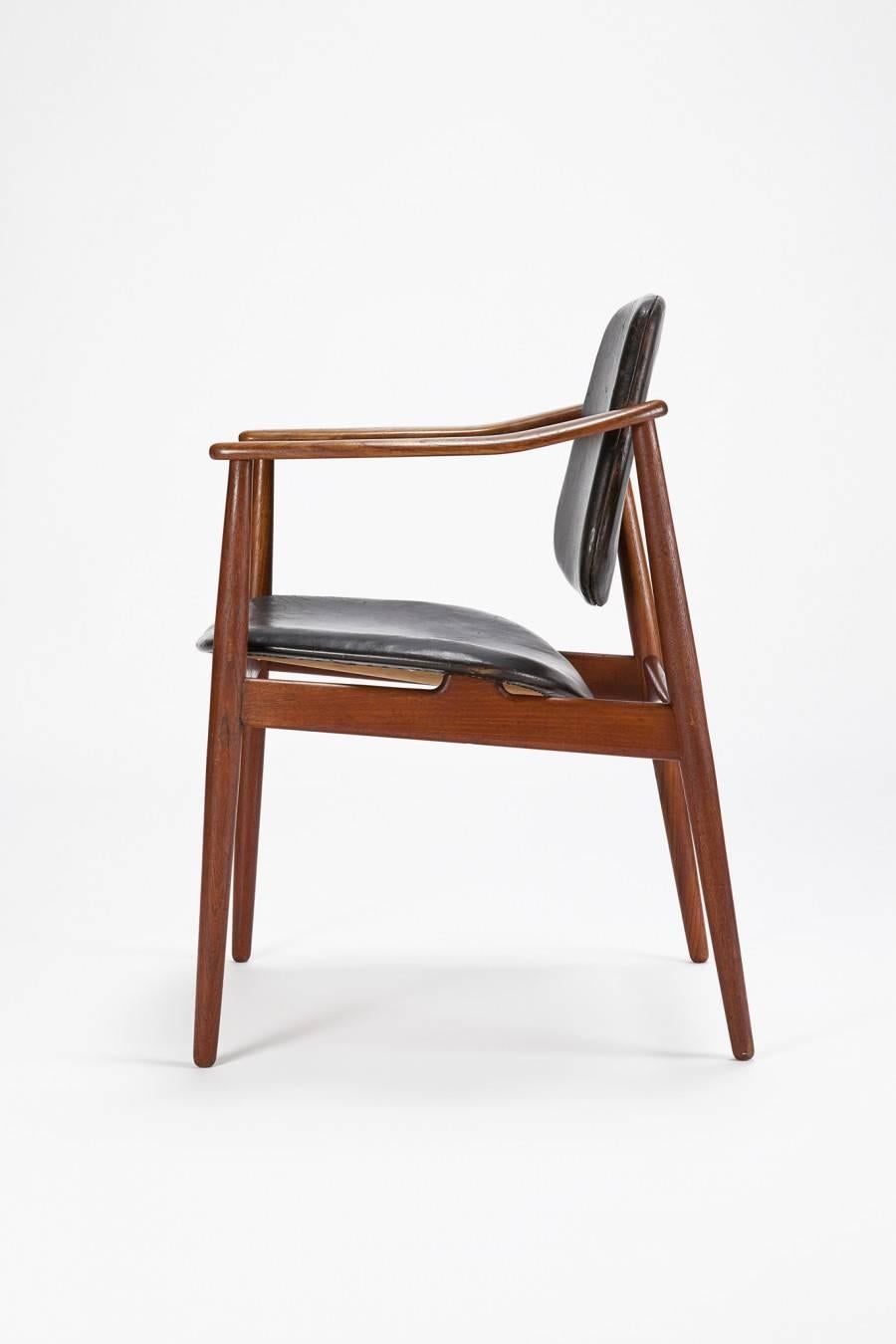 Arne Vodder chair manufactured by Bovirke in Denmark in the 1950s. Seat and back are covered in original black leather and show signs of use and age. The swivel back hardware is made of brass and is attached to the solid teak frame. The pitures are