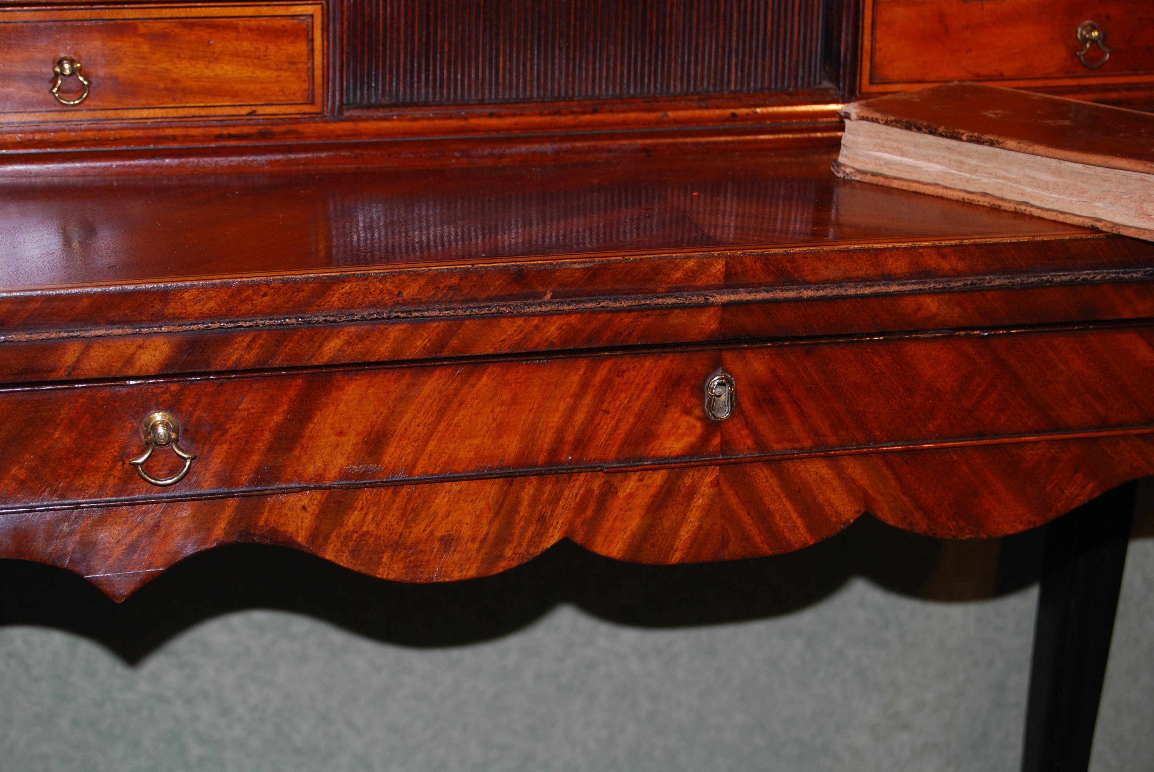 George III Period Mahogany and Inlaid Bonheur du Jour In Good Condition For Sale In Witney, OXFORDSHIRE