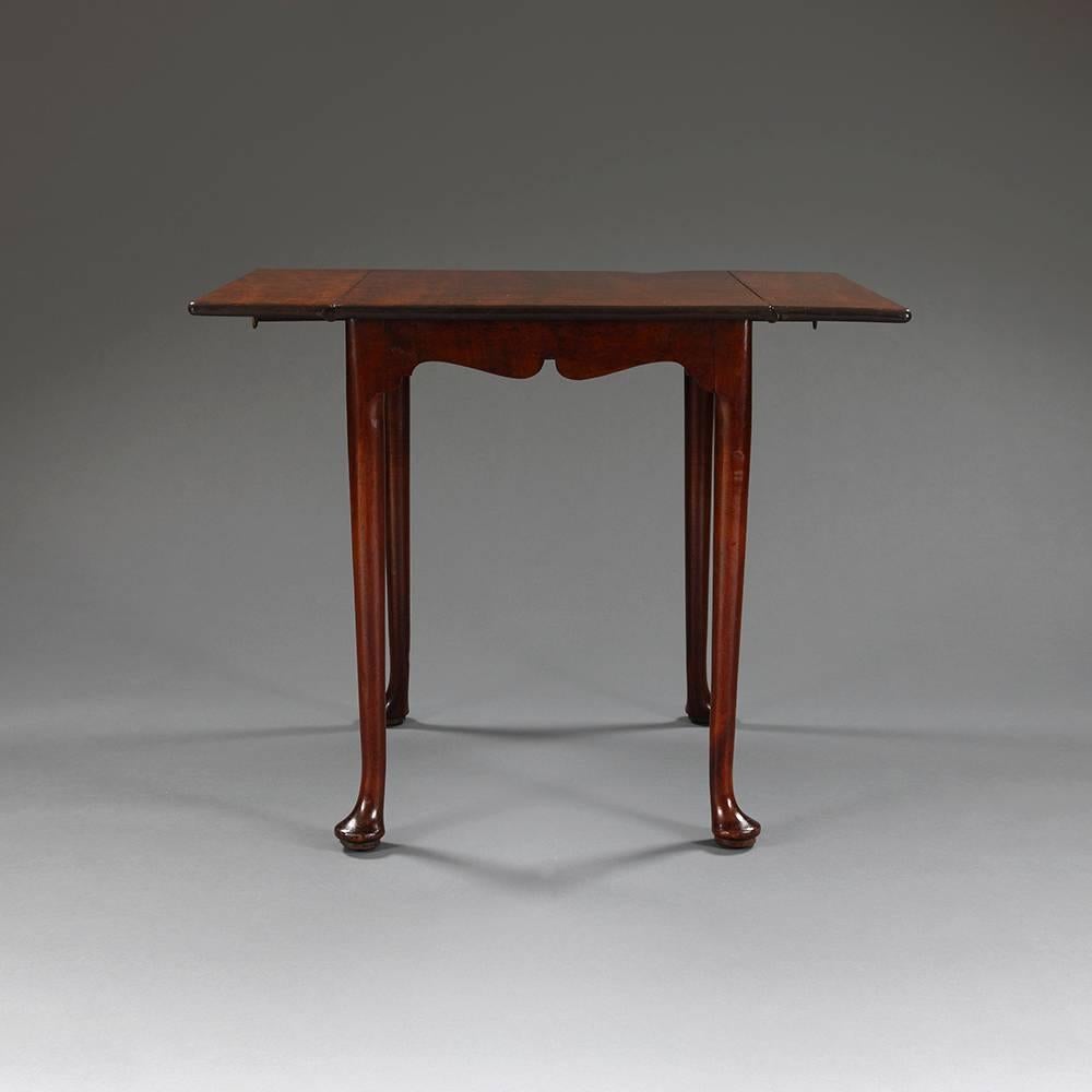George II Drop-Leaf Occasional Table In Excellent Condition In London, GB