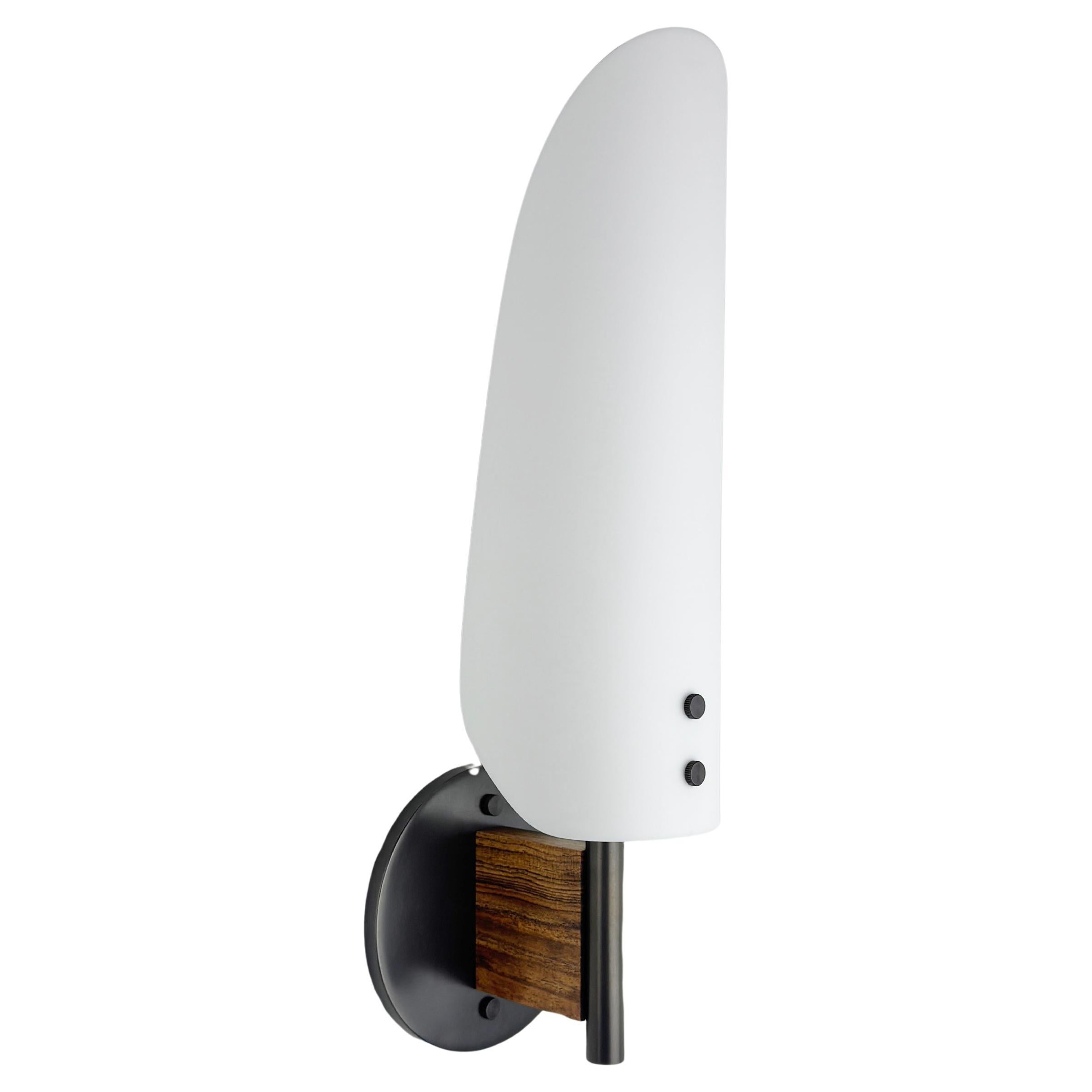 Sonata Sconce Type 1 - Applique moderna in metallo, vetro acidato e Wood