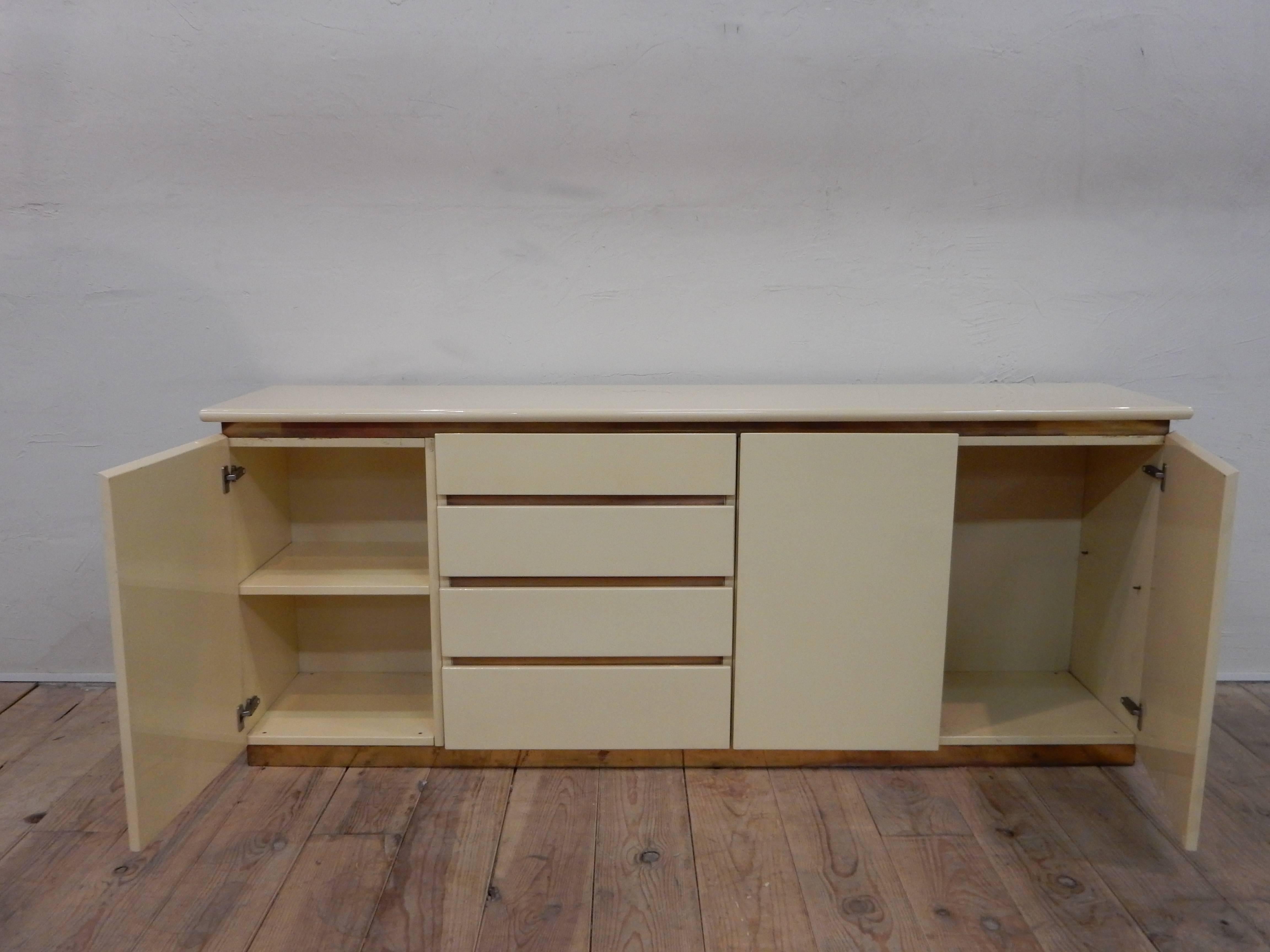 1970s sideboard in ivory lacquered wood and brass by Jean-Claude Mahey.