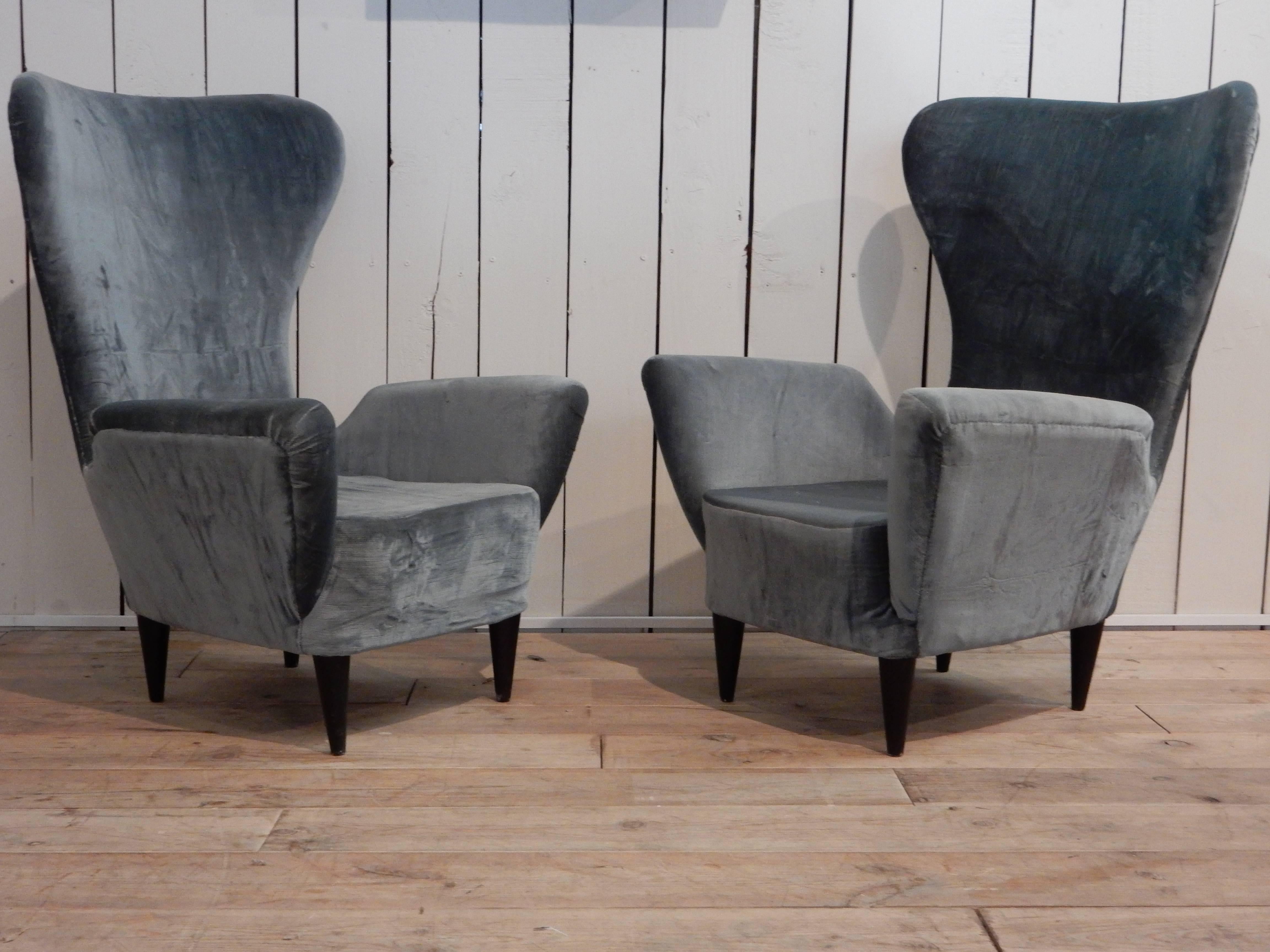 A beautiful pair of armchair in the style of Paolo Buffa in good original condition.