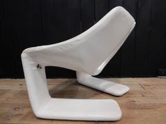Zen Armchair by Kwok Hoi Chan