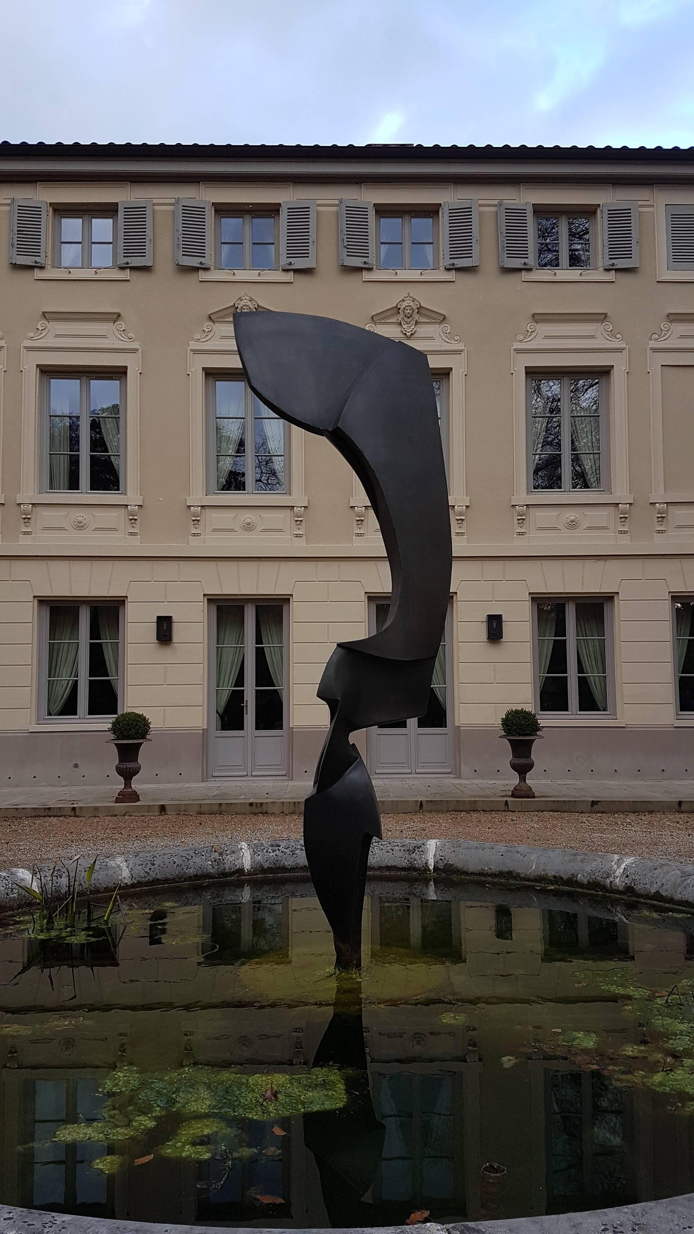 A superb and monumental sculpture by Cyrille Husson, 2016, made of steel.