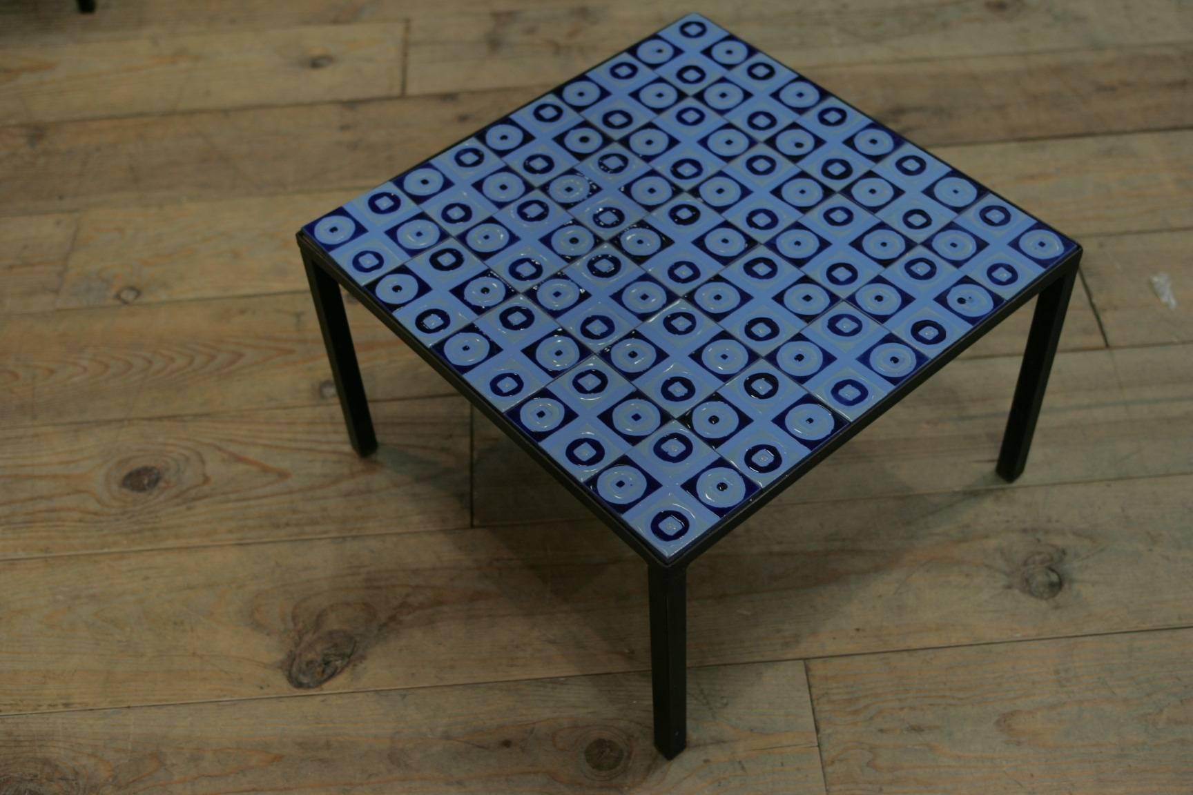 A nice small coffee table attributed to Roger Capron made of ceramic and steel base, circa 1960.