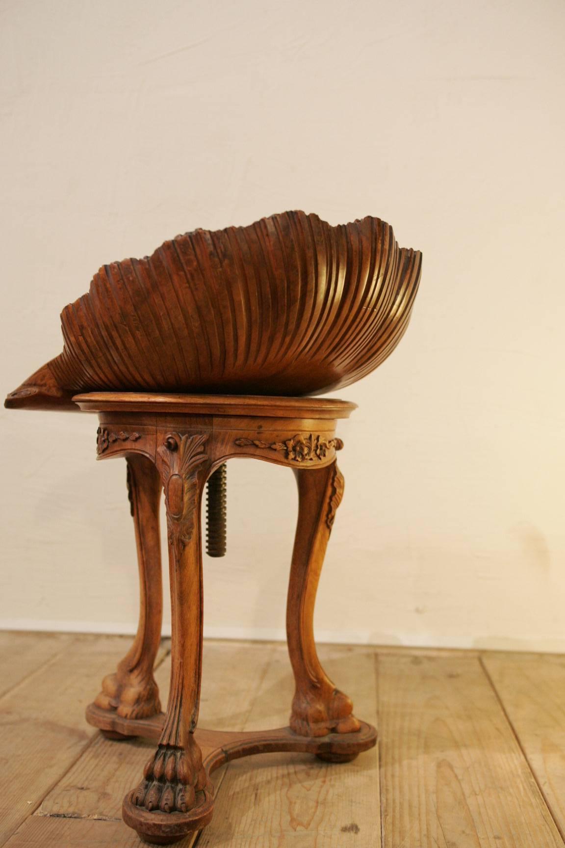 A very nice harpist stool carved attribued to Grotte .very fine sculpture. XIXeme