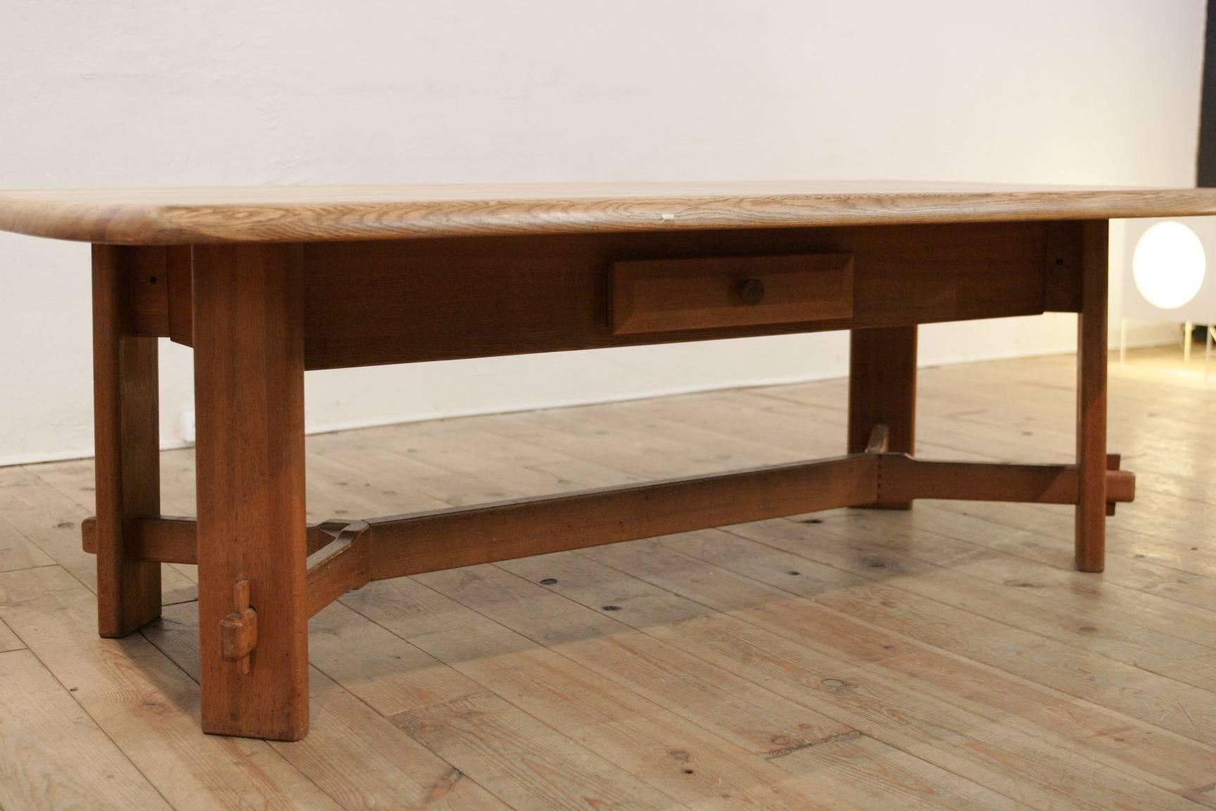 A large 1960 table in the manner of Charlotte Perriand or Pierre Chapo made of massive oak.
This table and the top are very heavy and high quality.