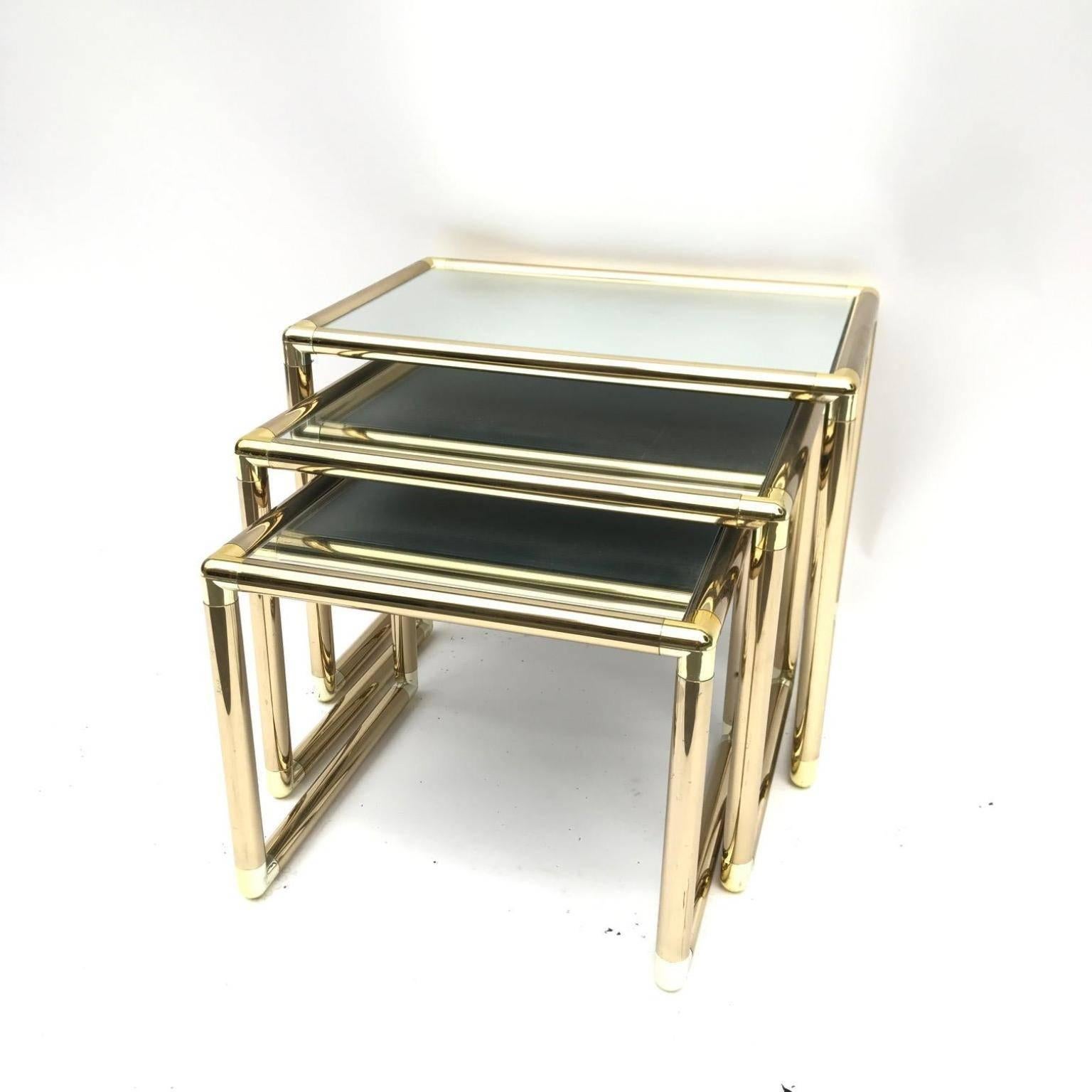 Italian 1960s Vintage Nesting Tables In Excellent Condition For Sale In London, GB