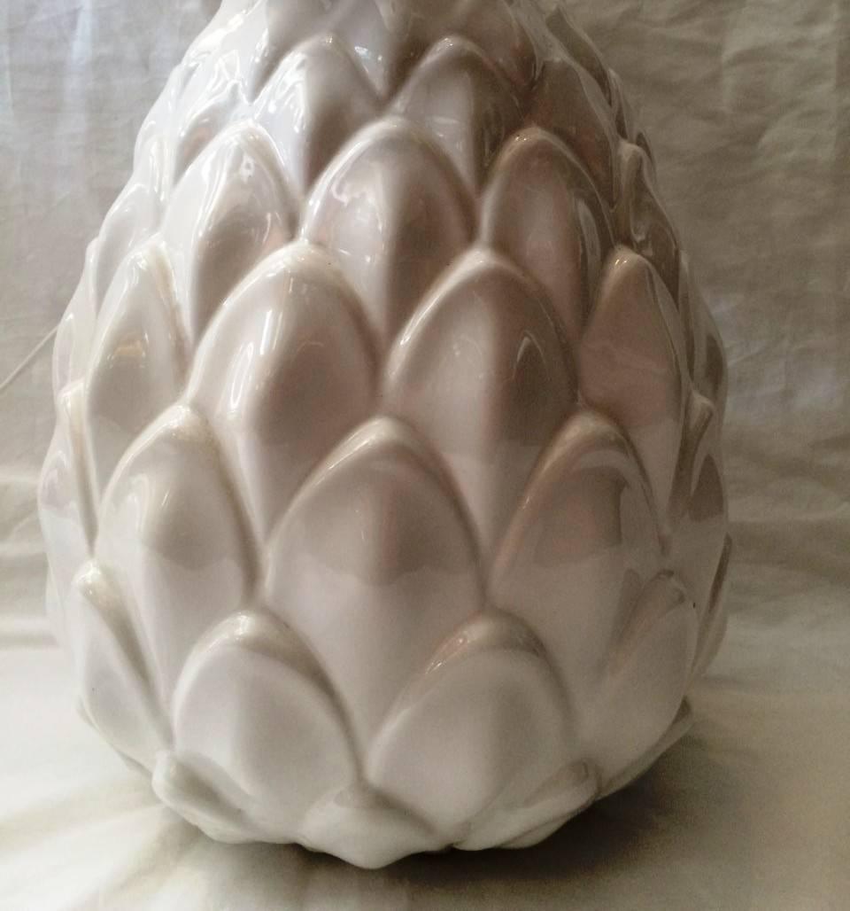 A  large Artichoke lamp in white ceramic In Good Condition In London, GB
