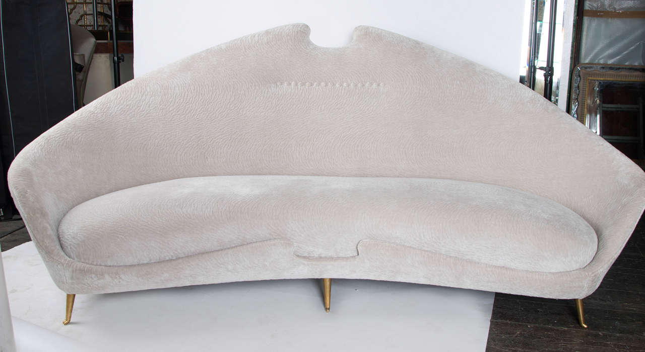 Elegant Italian Sofa In Excellent Condition For Sale In London, GB