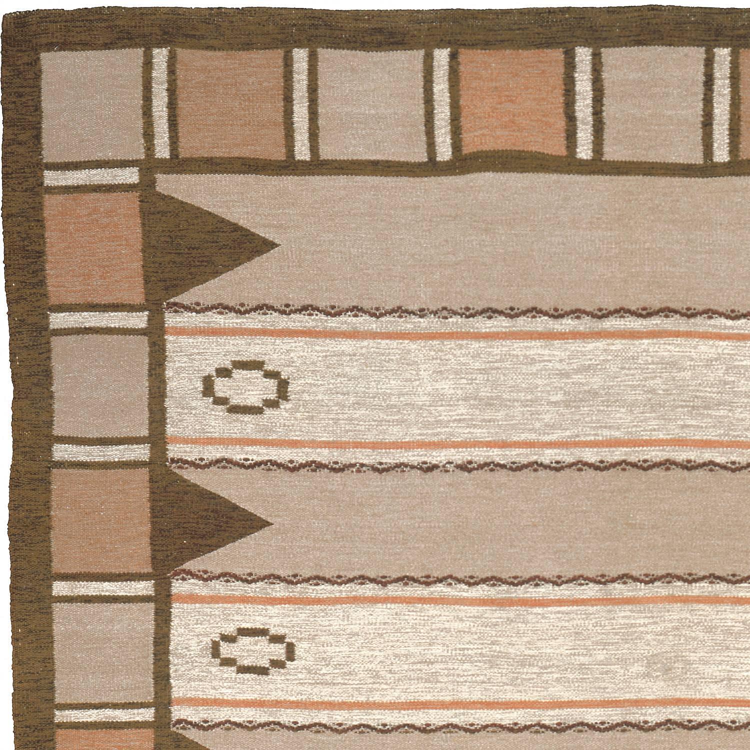 Early 20th Century Swedish Flat-Weave Carpet In Excellent Condition For Sale In New York, NY