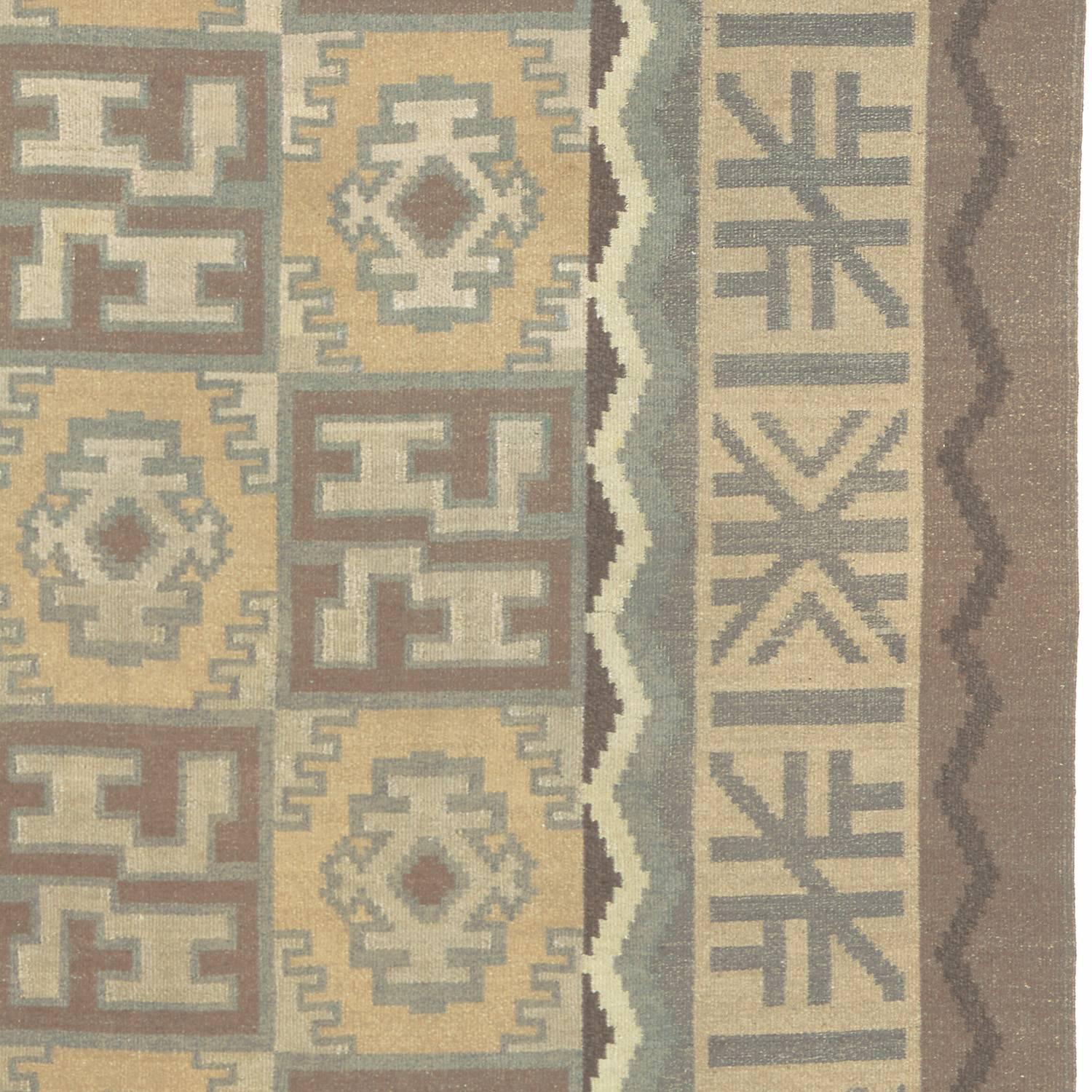 20th Century Swedish Flat-Weave Carpet In Excellent Condition For Sale In New York, NY