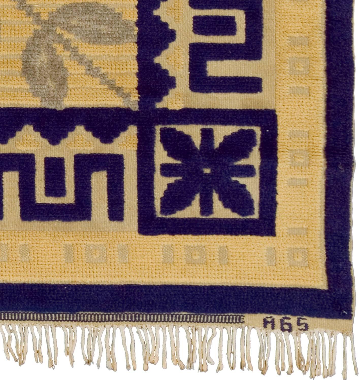 Hand-Knotted Mid-20th Century Swedish Relief Flossa Rug For Sale